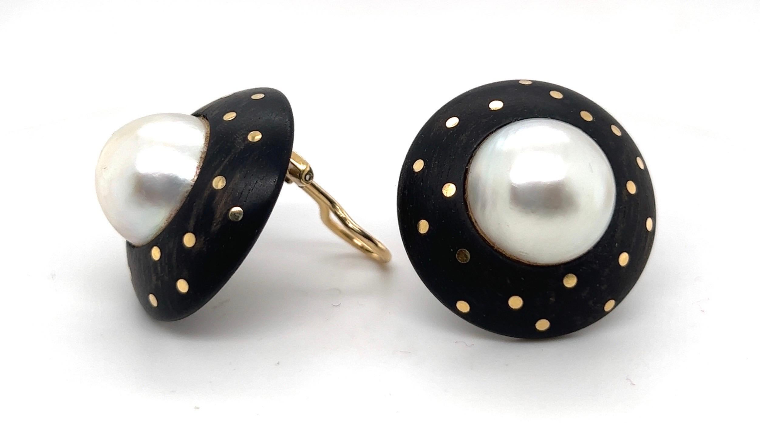 Modern 18 Karat Yellow Gold Wood and Mabe Pearl Earrings For Sale