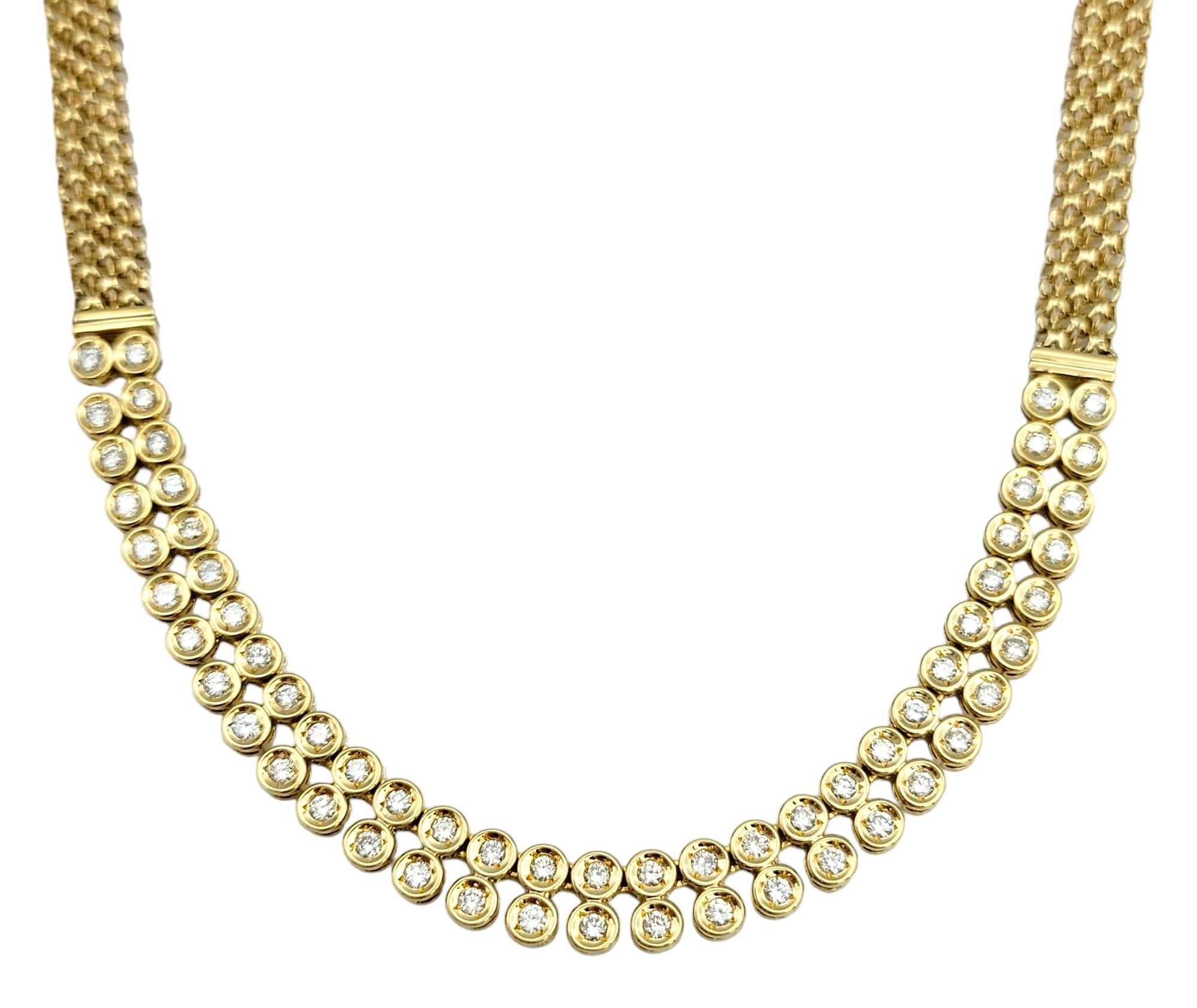 Contemporain Collier à maillons tissés en or jaune 18 carats avec motif circulaire de diamants sertis sur le chaton en vente