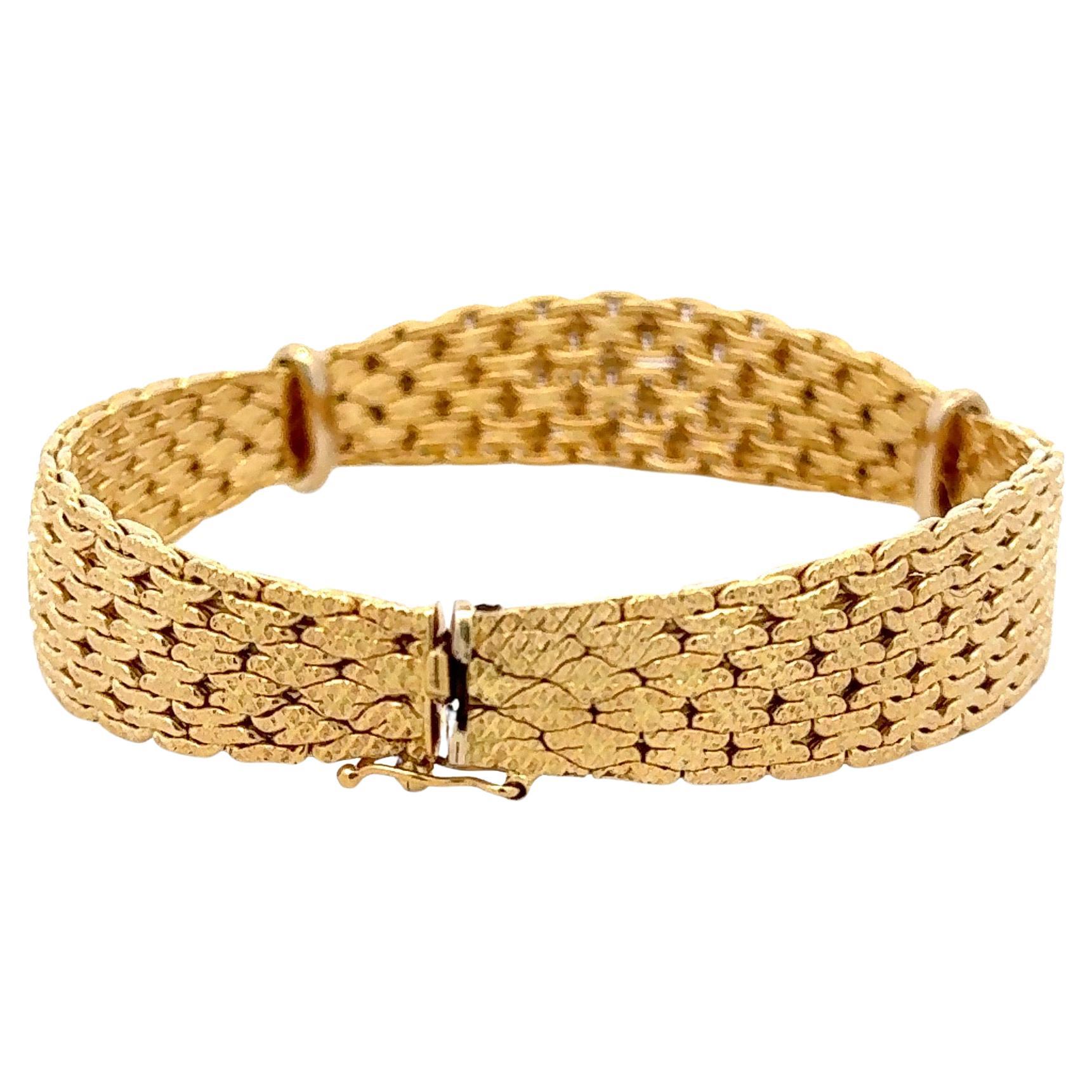 18 Karat Yellow Gold woven motif bracelet with two gold bars weighing 20.8 grams.
More gold bracelets in stock
Search Harbor Diamonds