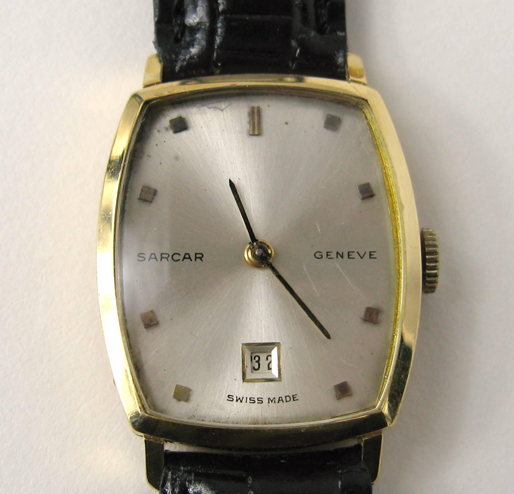 Vintage 18K Gold  SARCAR 17 Jewell Day Watch. Funktioniert einwandfrei. Mit den Maßen 1.24 in luge to luge x .84 in, Dies kann von einem Mann oder einer Frau getragen werden. Dies ist aus unserer umfangreichen Sammlung von Hopi, Zuni, Navajo,