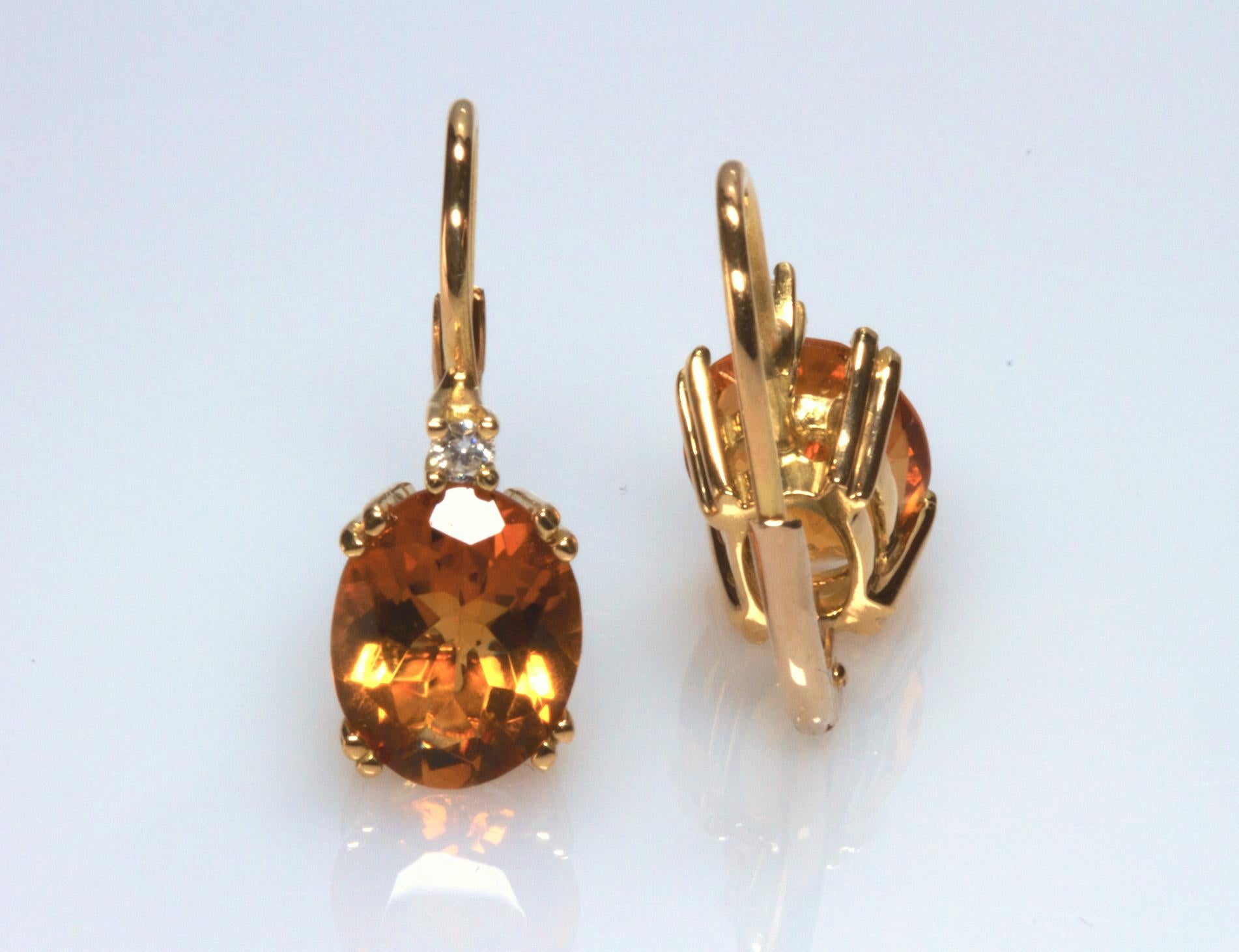 18 Karat Yellow Gold Yellow Oval Citrine and Diamond Earrings In New Condition For Sale In Rome, IT