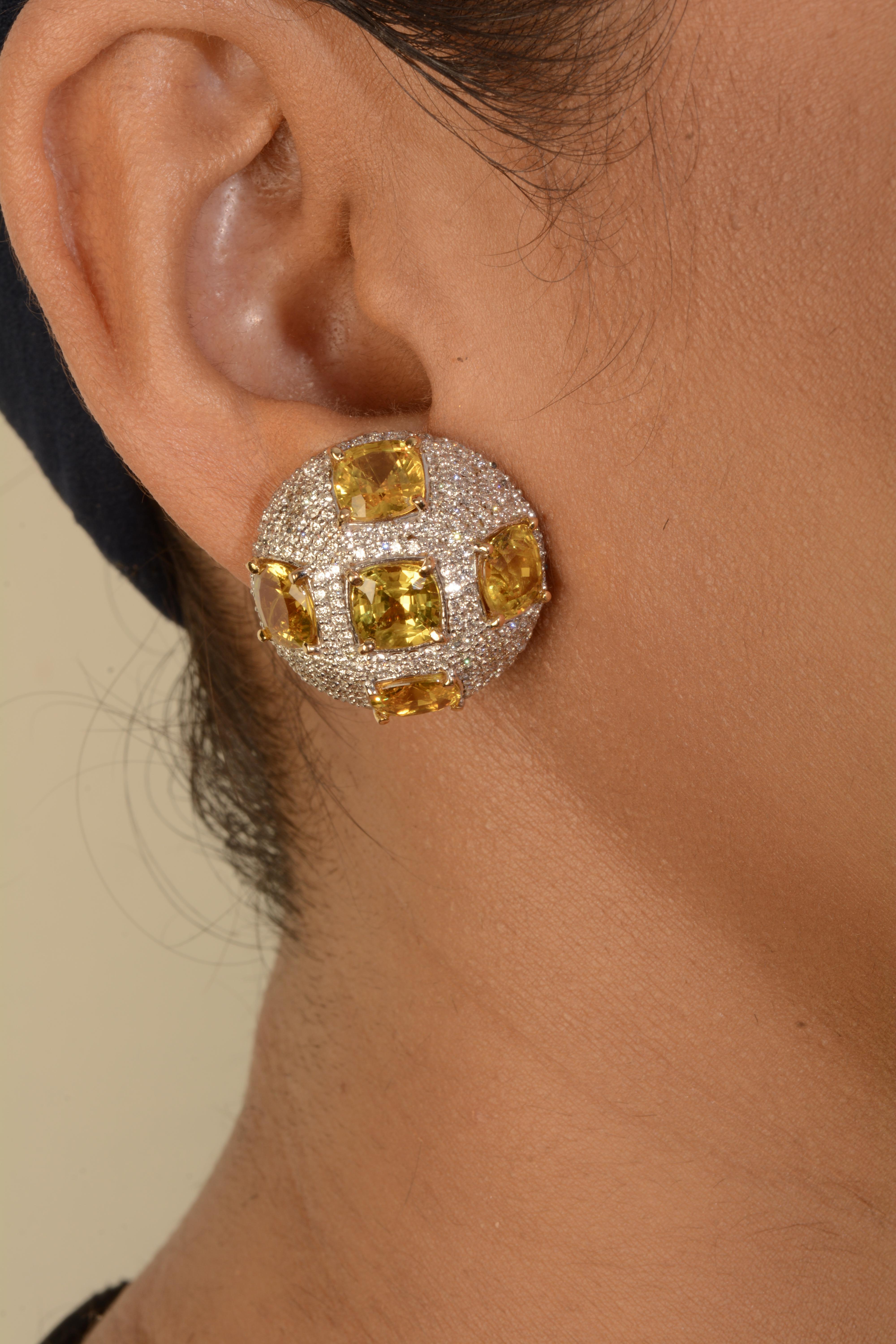 18 Karat Yellow Gold Yellow Sapphire and Diamond Stud Earrings In New Condition For Sale In Mumbai, IN