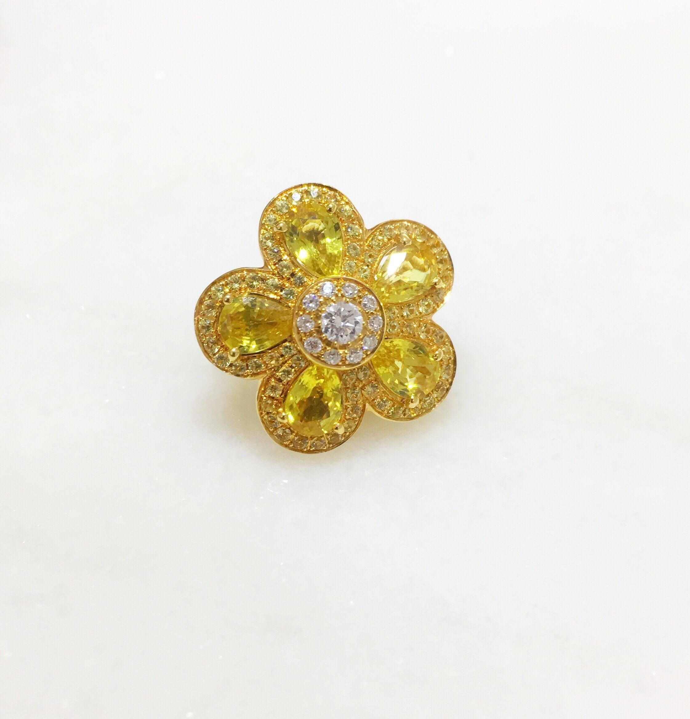 18 Karat Yellow Gold, Yellow Sapphire Flower Earring In New Condition For Sale In New York, NY