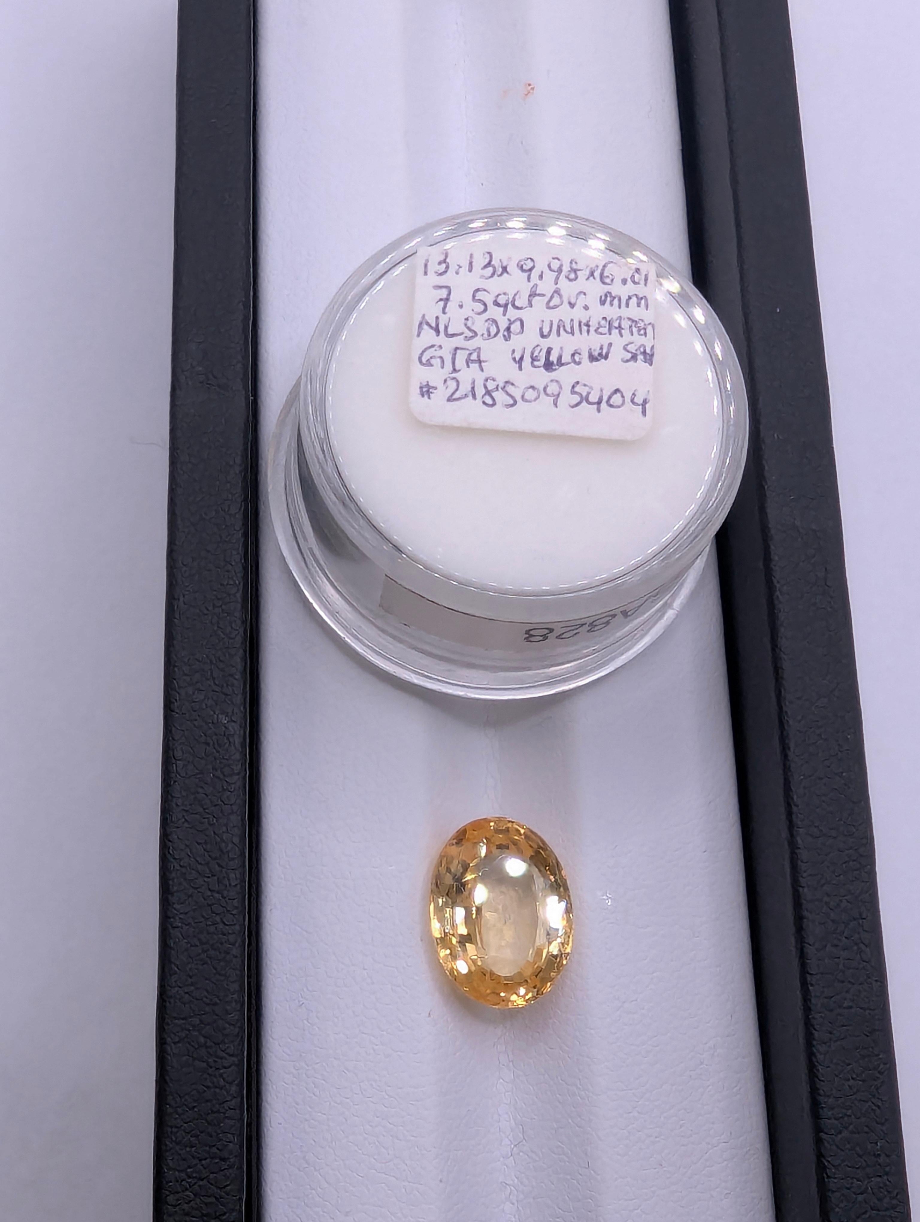 Anello scultura in oro giallo 18 carati con zaffiro giallo in vendita 1