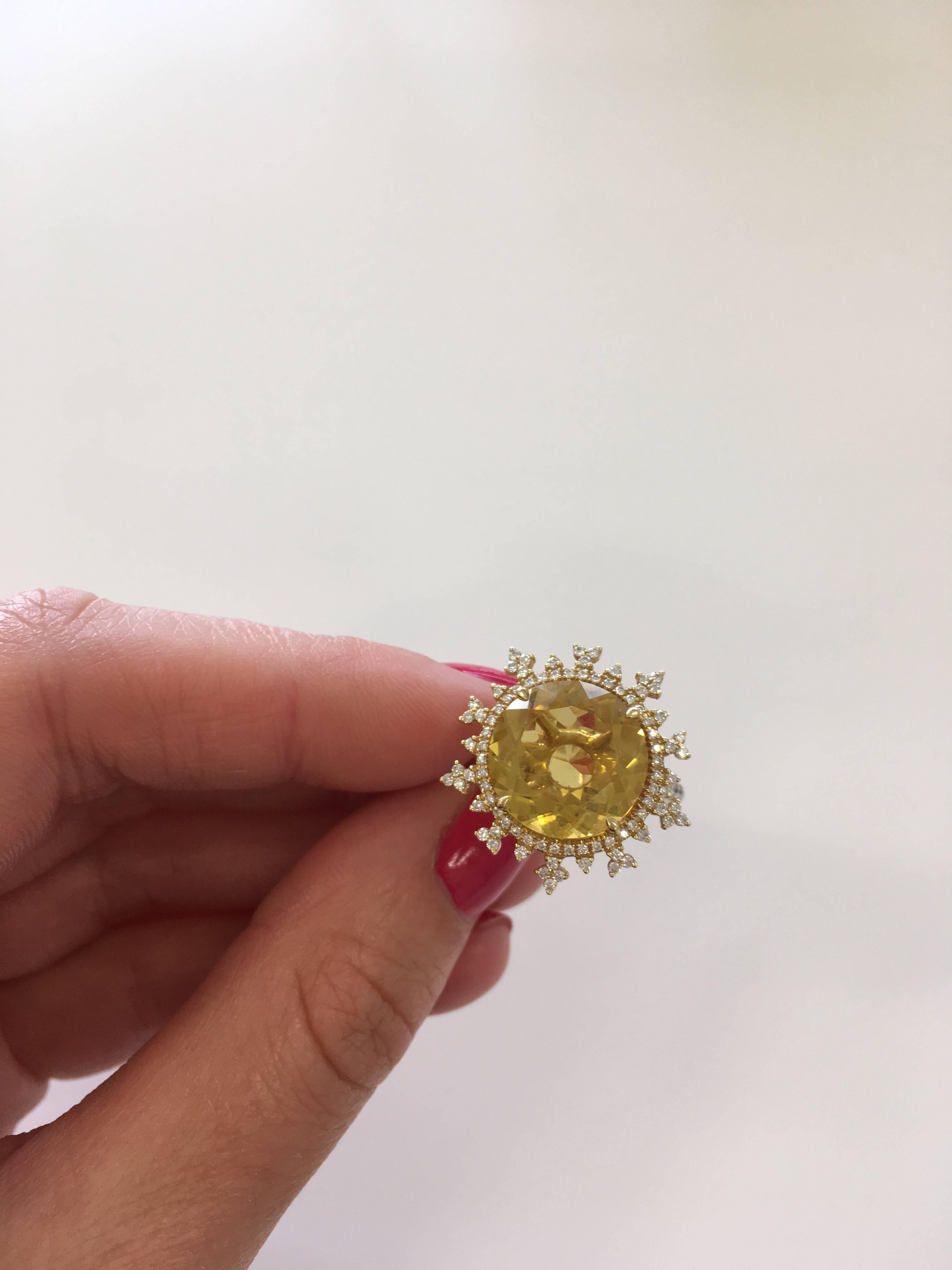 18 Karat Yellow Gold, Yellow Beryl and White Diamond Large Flake Cocktail Ring For Sale 3