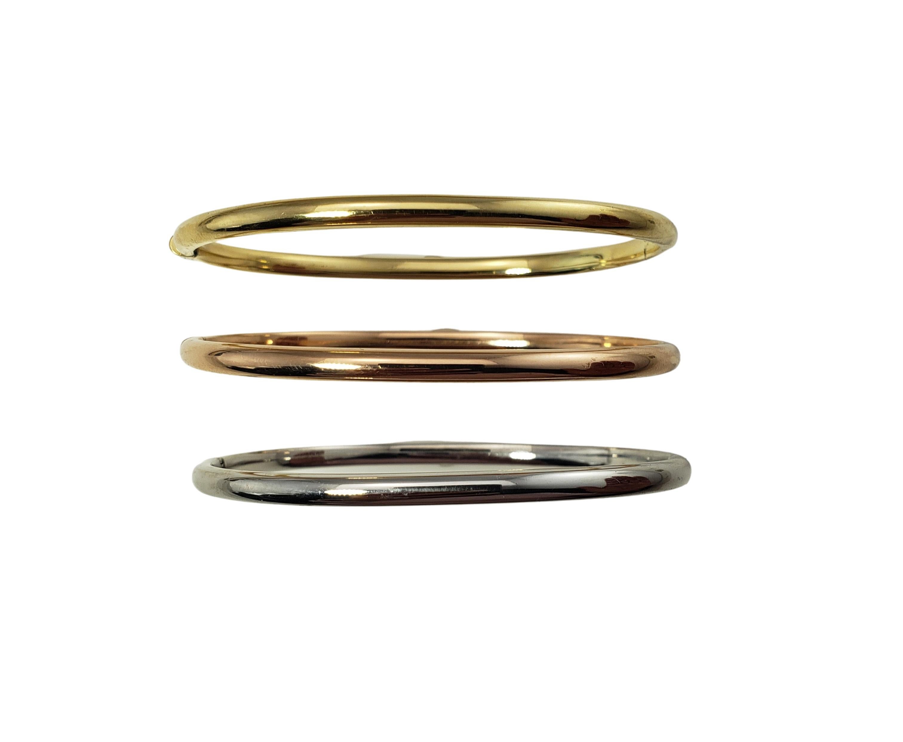  Ensemble de 3 bracelets jonc en or jaune, rose et blanc 18 carats en vente 1