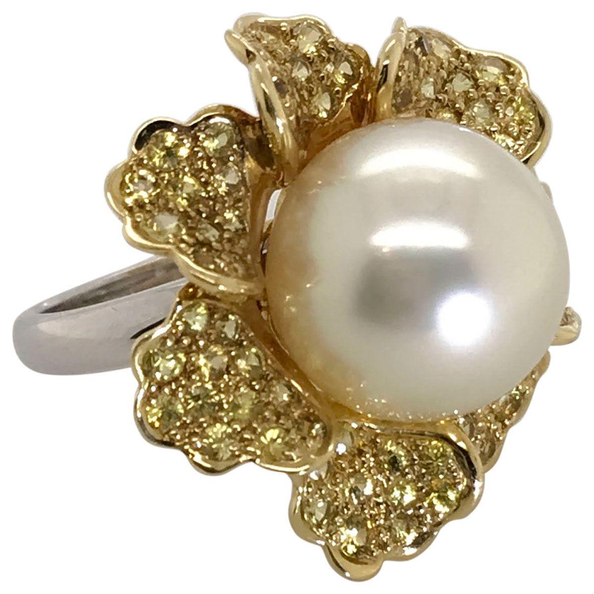 Contemporary 18 Karat Yellow and White Gold Australian South Sea Pearl and Sapphire Ring For Sale