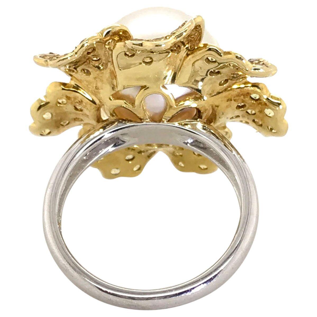 Round Cut 18 Karat Yellow and White Gold Australian South Sea Pearl and Sapphire Ring For Sale