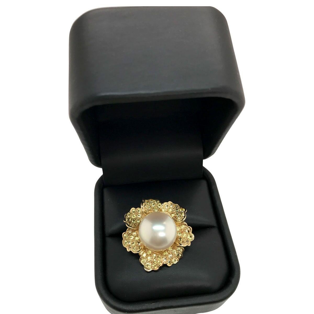 18 Karat Yellow and White Gold Australian South Sea Pearl and Sapphire Ring In New Condition For Sale In QLD , AU