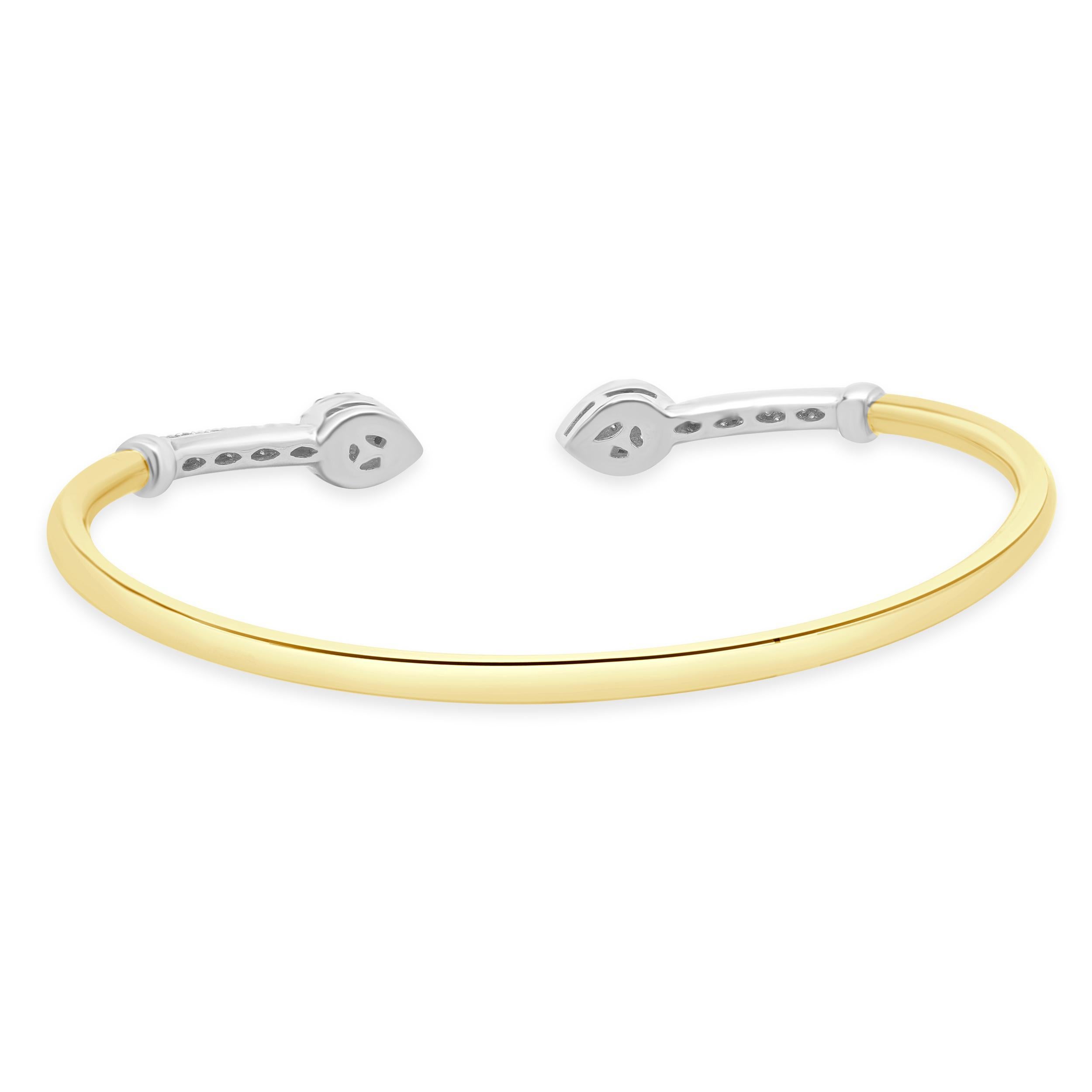 Bracelet manchette Arrow en or jaune et blanc 18 carats et diamants Excellent état - En vente à Scottsdale, AZ