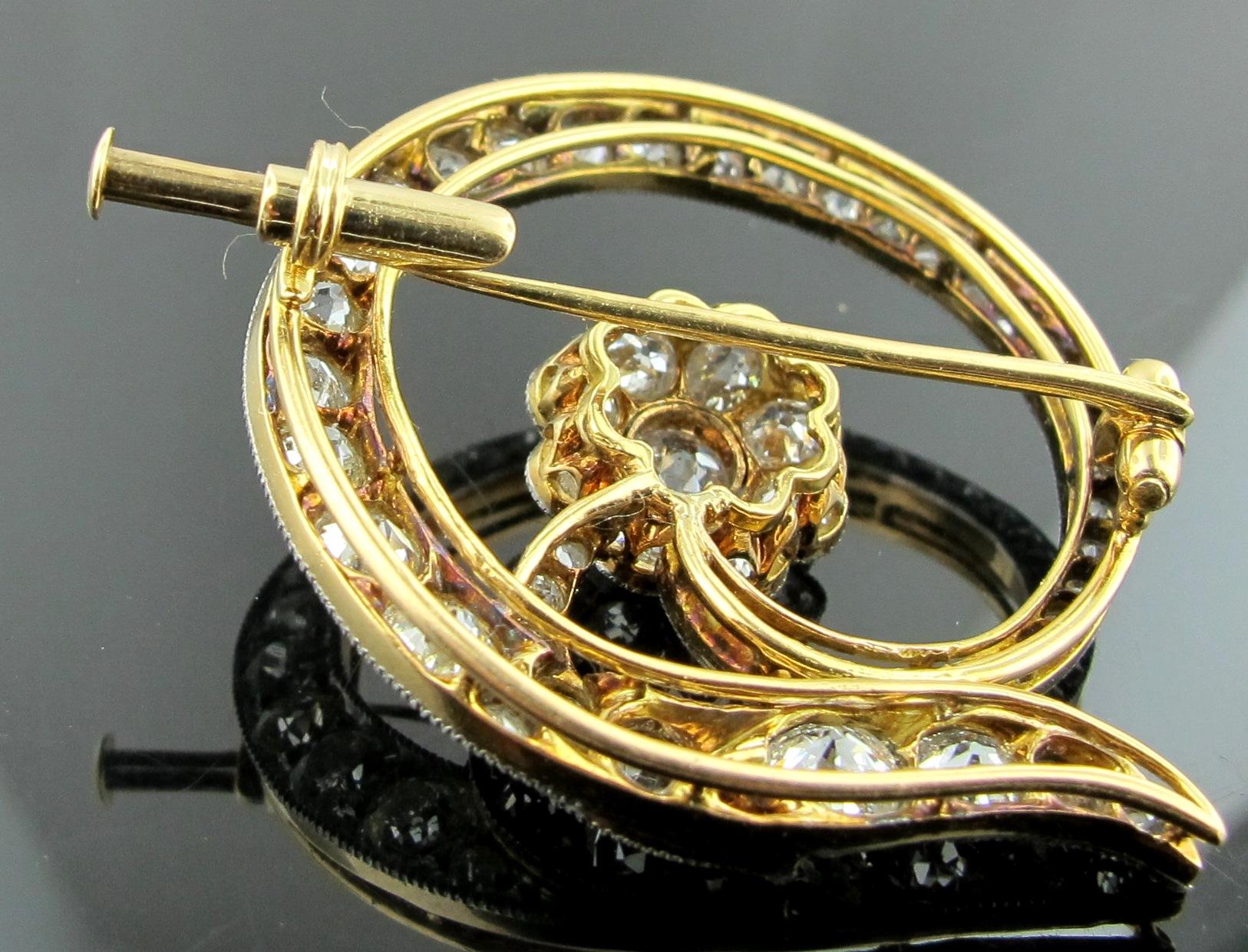 18 Karat Yellow and White Gold Diamond Flower Brooch In Excellent Condition In Palm Desert, CA