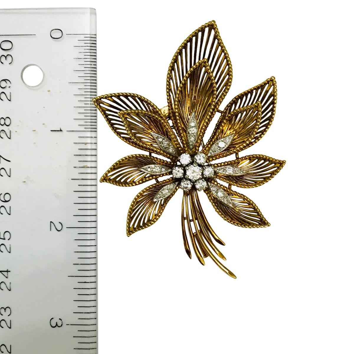 18 Karat Yellow and White Gold Diamond Flower Clip Brooch In Excellent Condition For Sale In QLD , AU