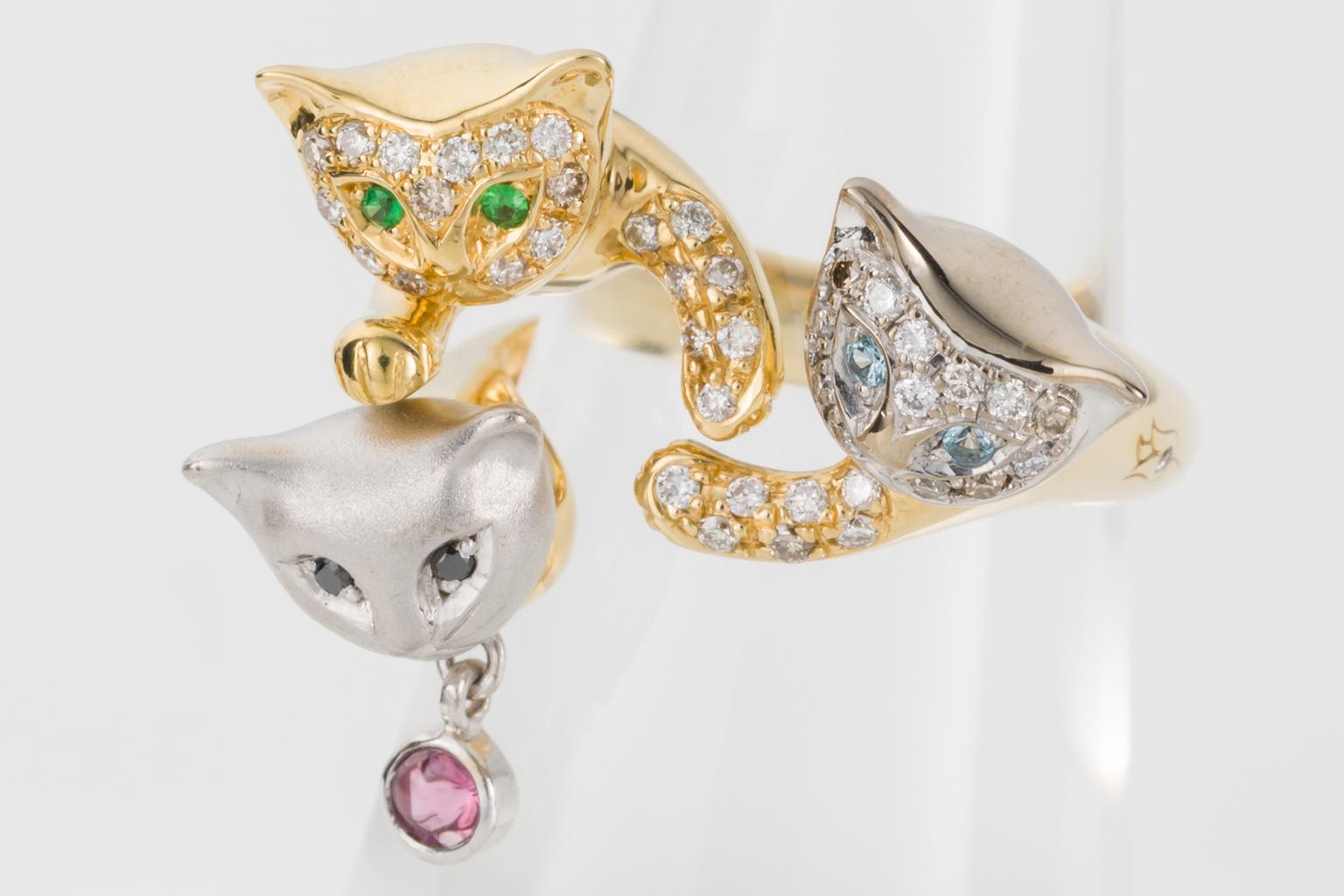 18 Karat Yellow and White Gold Diamond and Gemstone Set Cat Lovers Cocktail Ring In Excellent Condition In QLD , AU