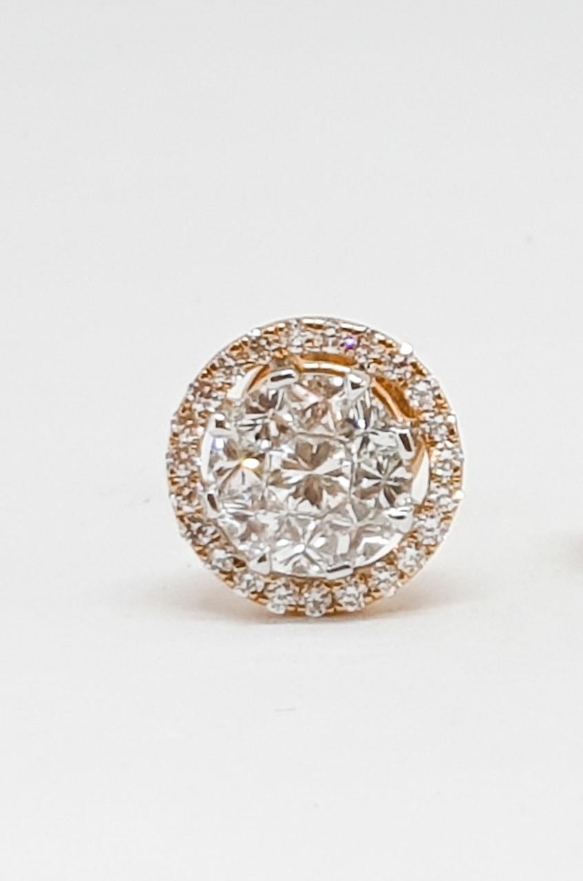 18 Karat Yellow and White Gold Diamond Studs In New Condition For Sale In MUMBAI, IN