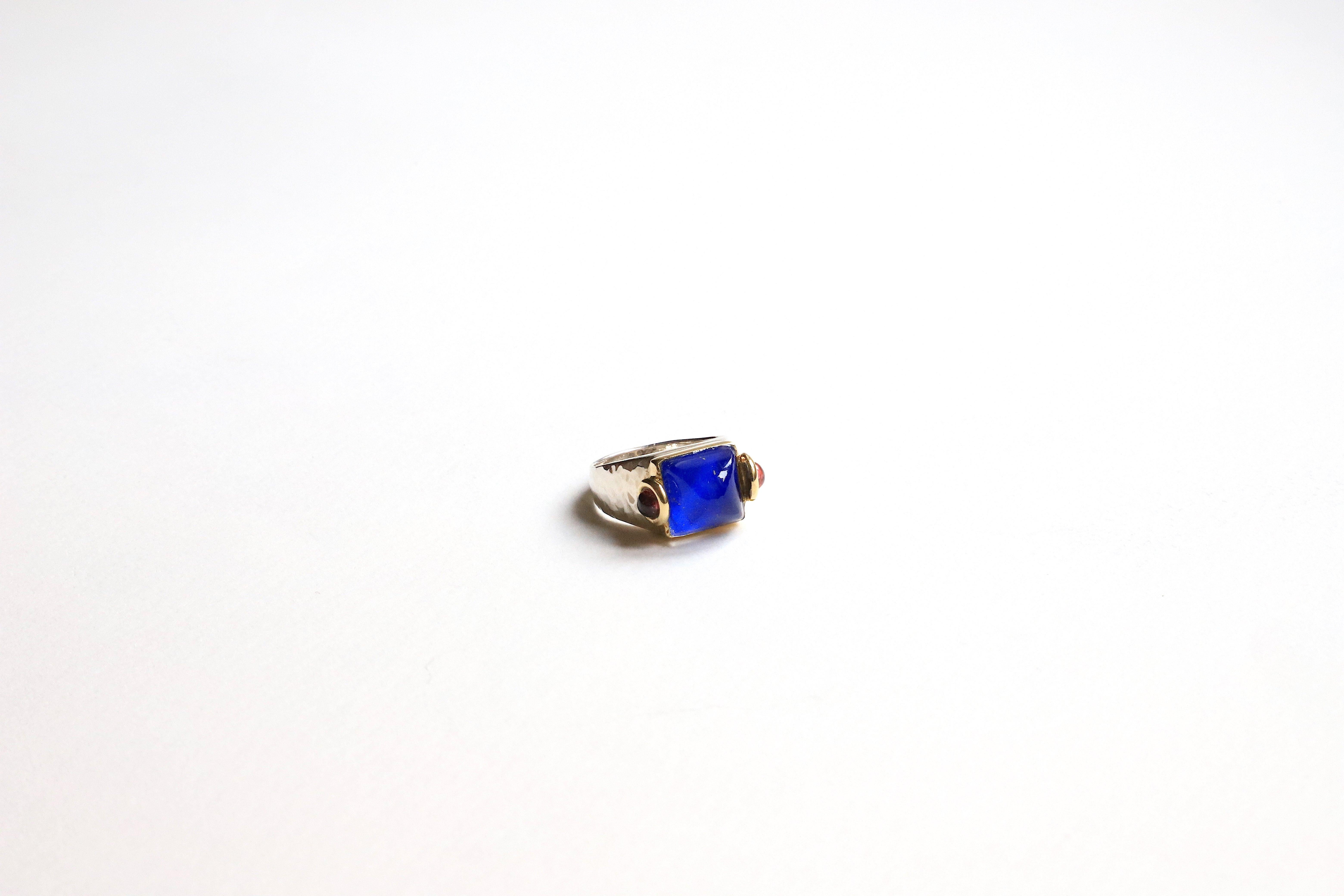 Anello in oro giallo e bianco 18 carati con cristallo di rocca e tormalina rosa Lapislazzuli in vendita 2