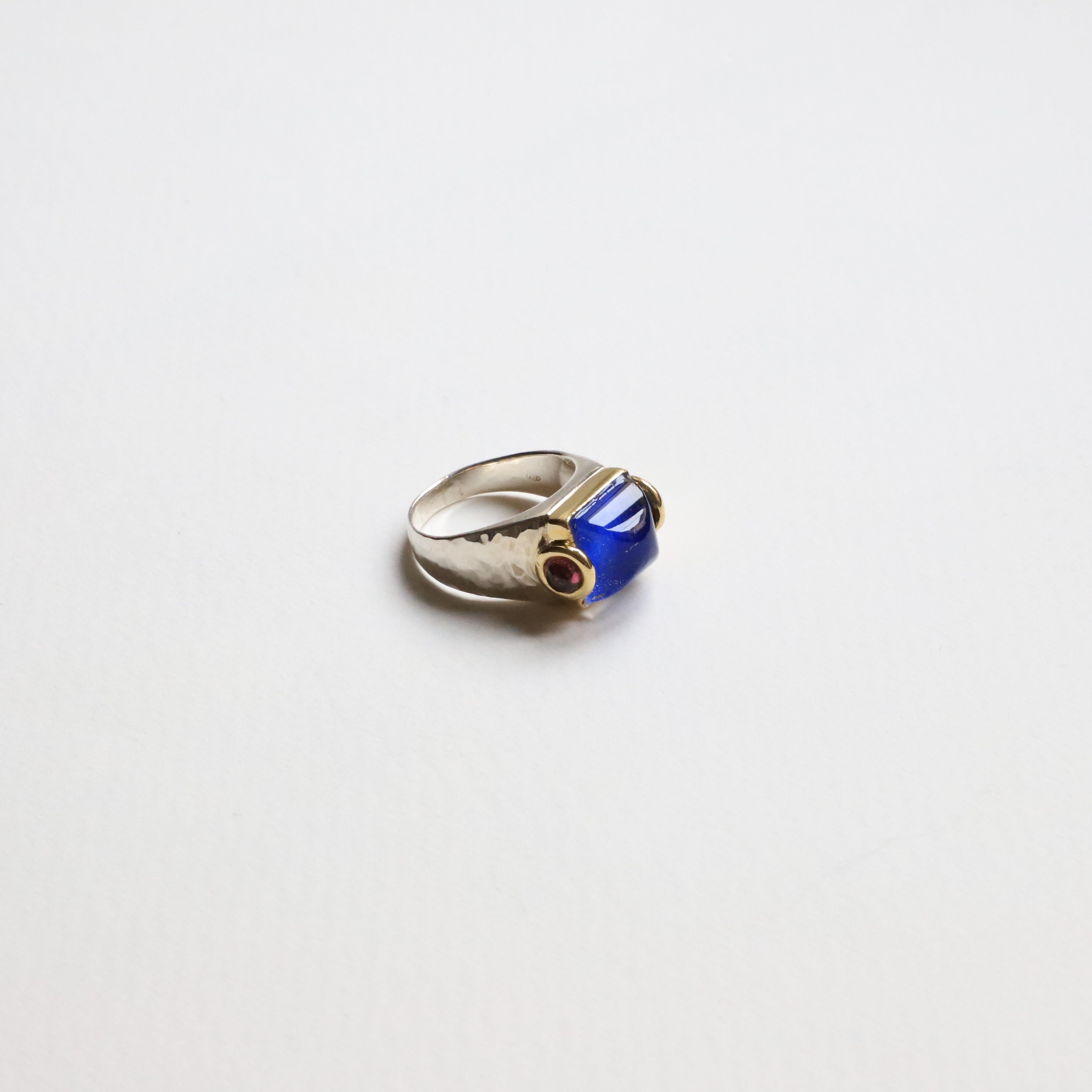 18 Karat Yellow&White Gold Rock Crystal Pink Tourmaline Lapis Lazuli Design Ring For Sale 3