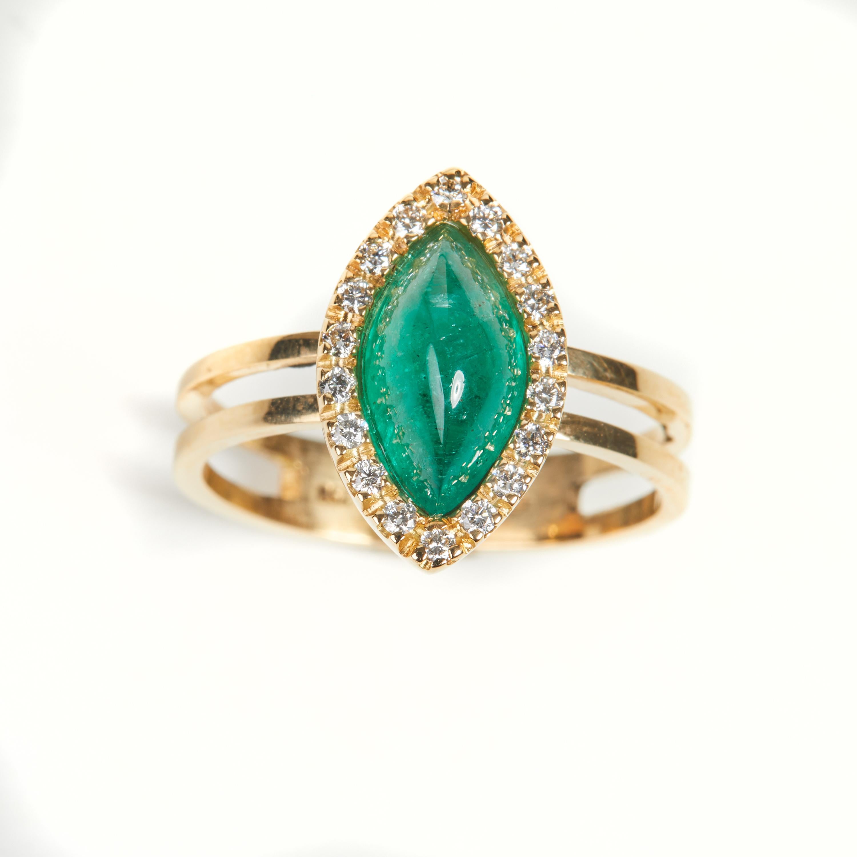 18 Karat Yelow Gold Diamond and Emerald Ring In New Condition For Sale In Duesseldorf, DE