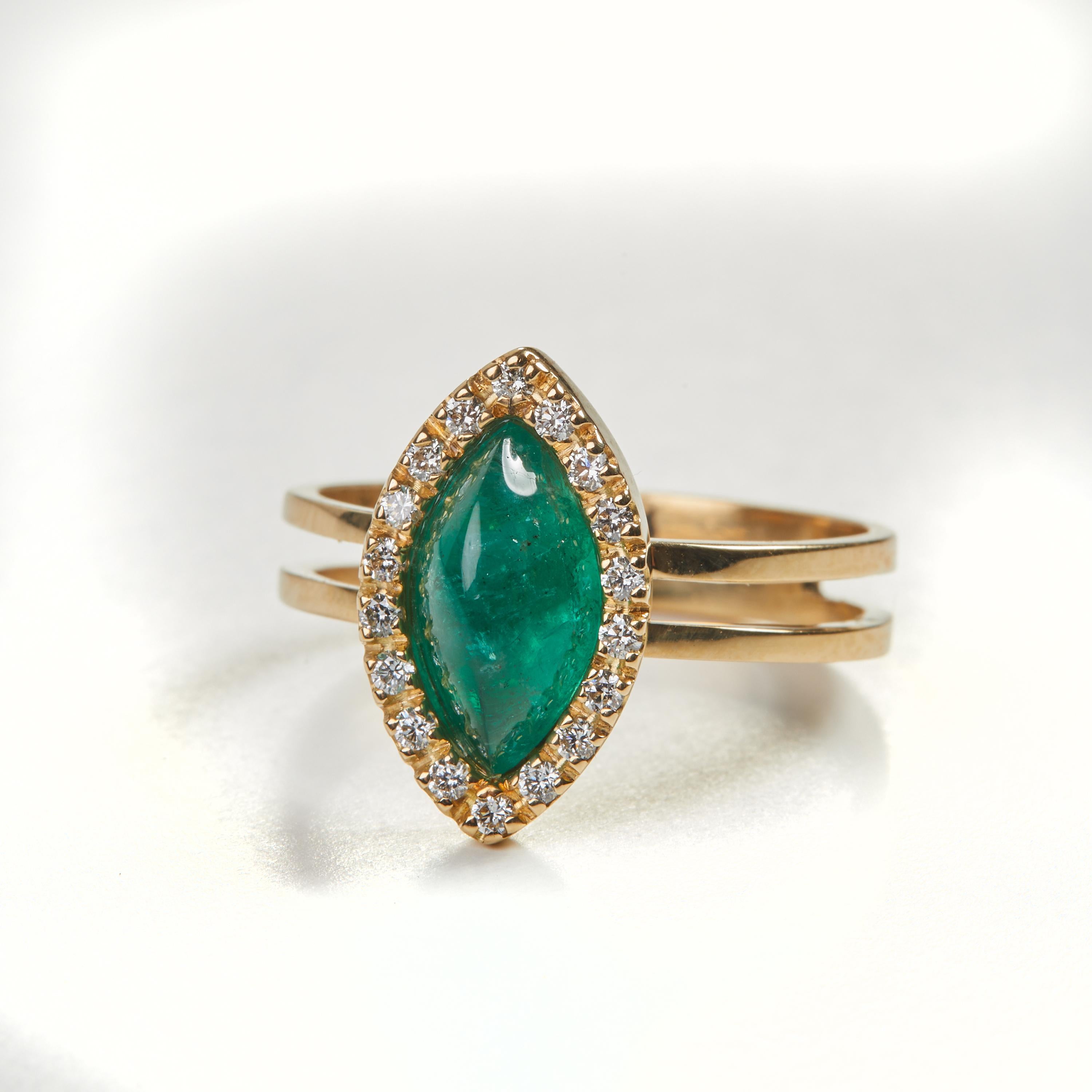 Women's or Men's 18 Karat Yelow Gold Diamond and Emerald Ring For Sale