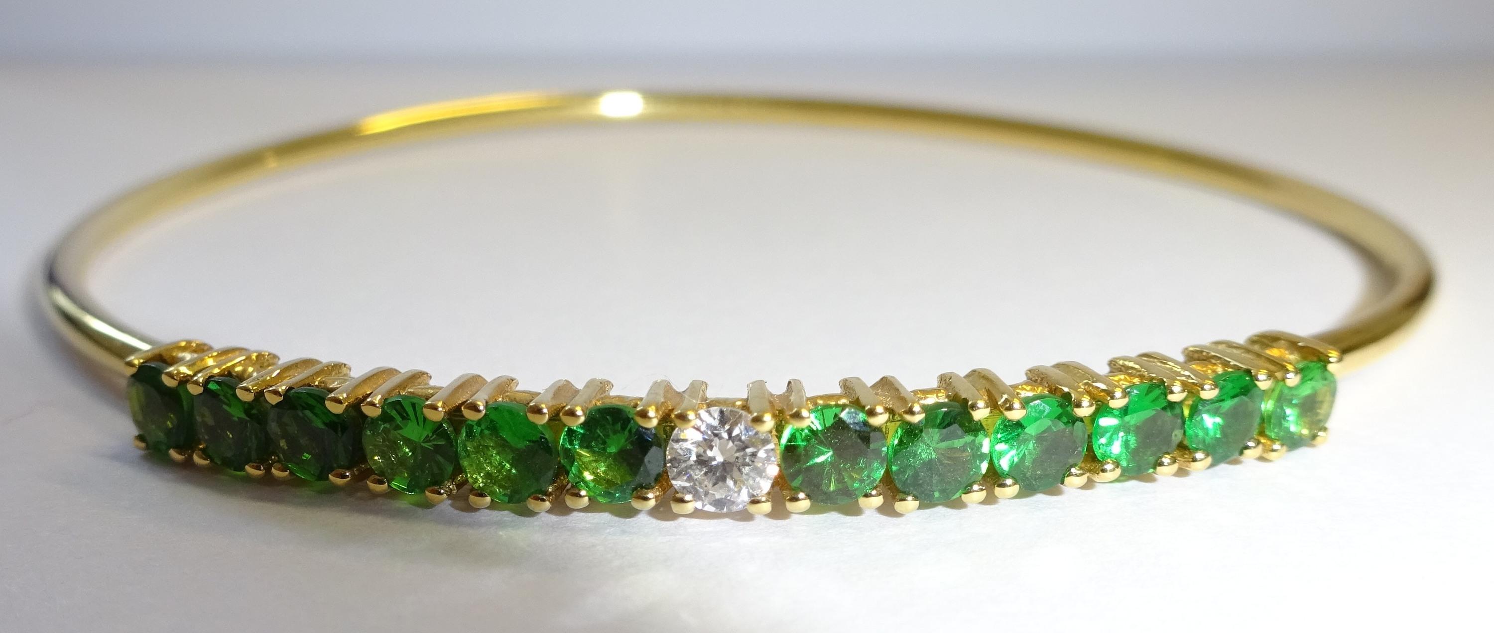 18 Karat Yelow Gold Diamond and Tsavorite Bracelet

1Diamonds 0.12Carat H SI
12 Tsavorite 1.42Carat
5,7 x 5.0 cm


Founded in 1974, Gianni Lazzaro is a family-owned jewelry company based out of Düsseldorf, Germany.
Although rooted in Germany, Gianni