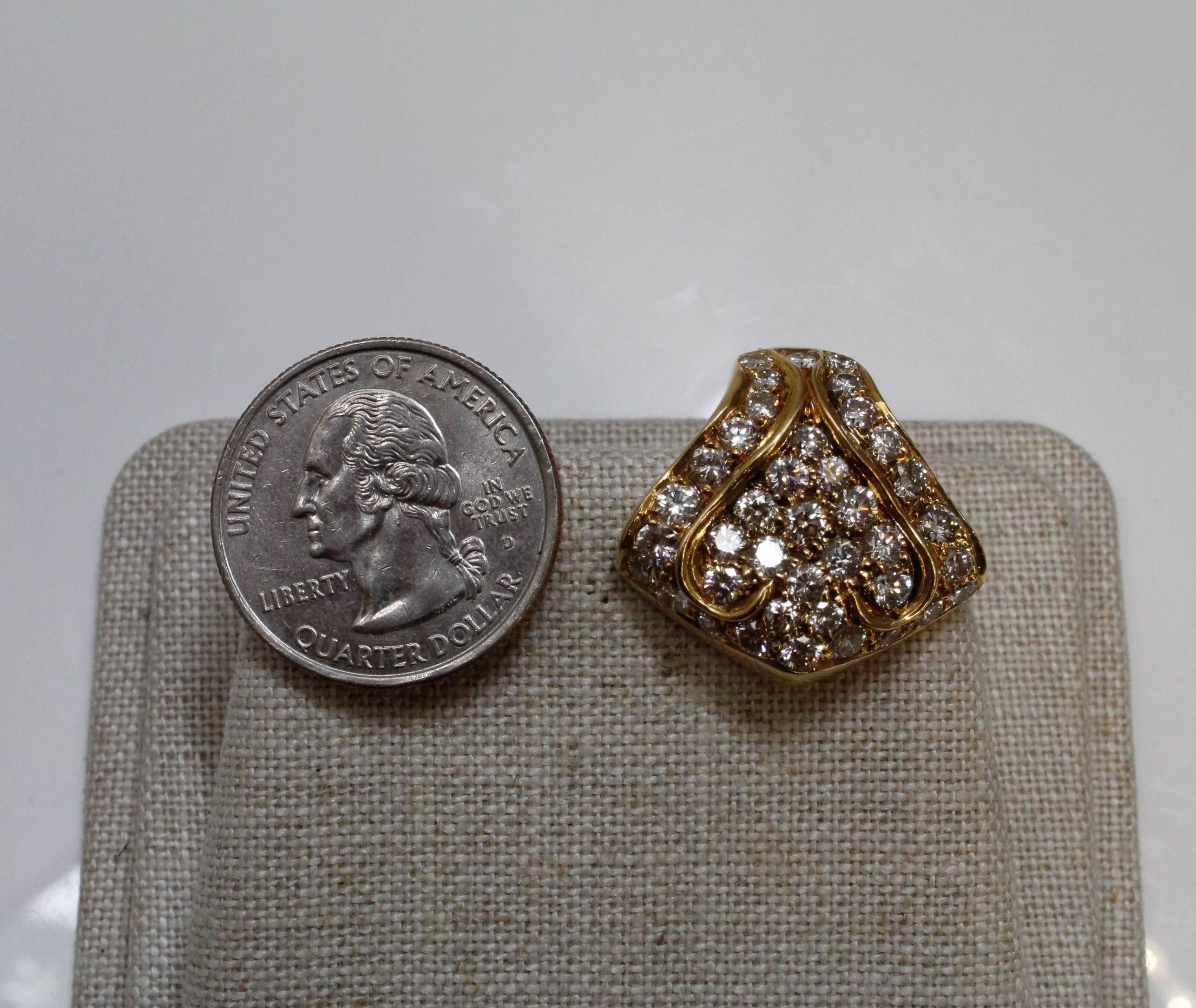 18 Karat Yellow Gold Earrings with Diamonds For Sale 1