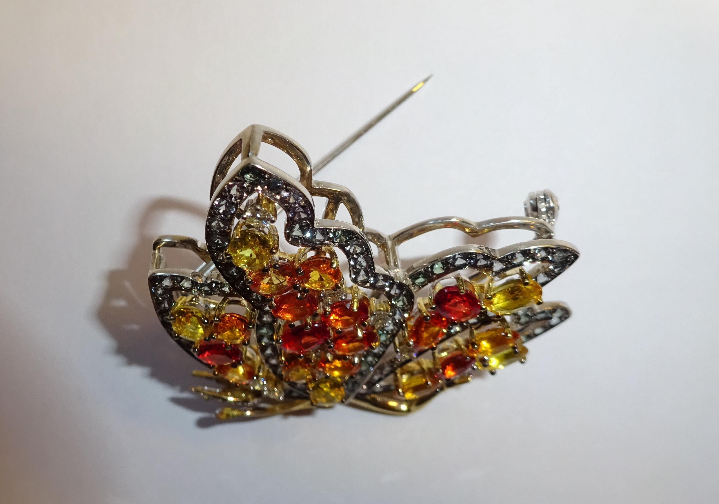 18 Karat YG/WG Diamond and Color Stones Brooch In New Condition For Sale In Duesseldorf, DE
