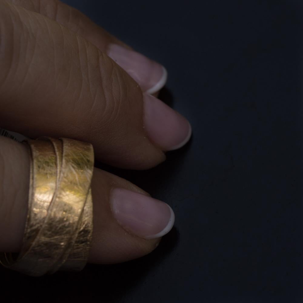 18 Karat Gold Round 5 Loops Modern Ring For Sale 2