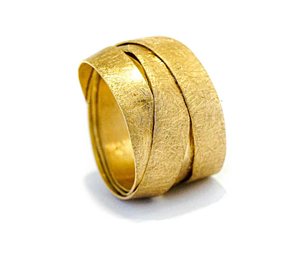18K Yellow Gold Five rounds Loops Statement Ring for Modern Women. Unique cocktail ring

Made in Israel

This Ring is made of 18k yellow gold. It's a modern asymmetric gold ring with a strong presence, stylish, sophisticated, and yet simple.

-