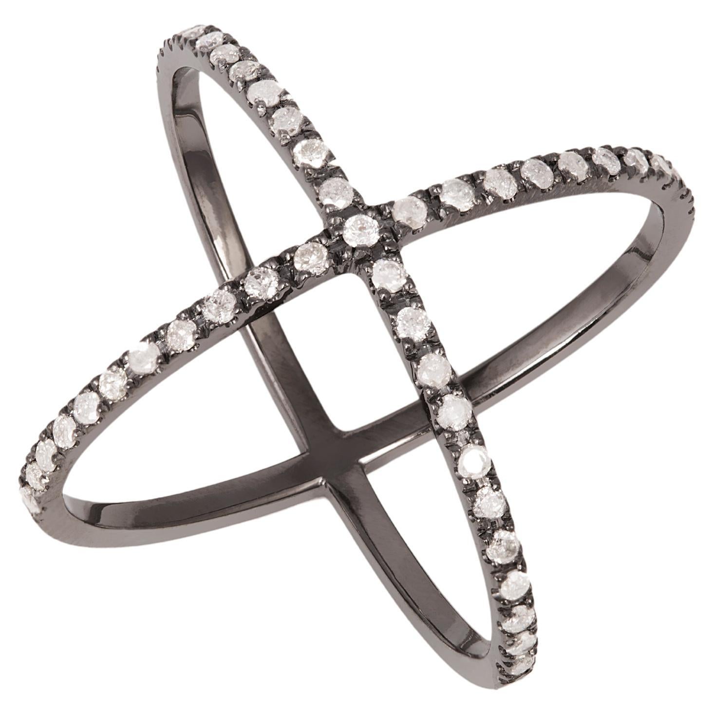 18 Karat 0,80 Karat Diamanten brüniertes Weißgold Crossed Design Ring im Angebot
