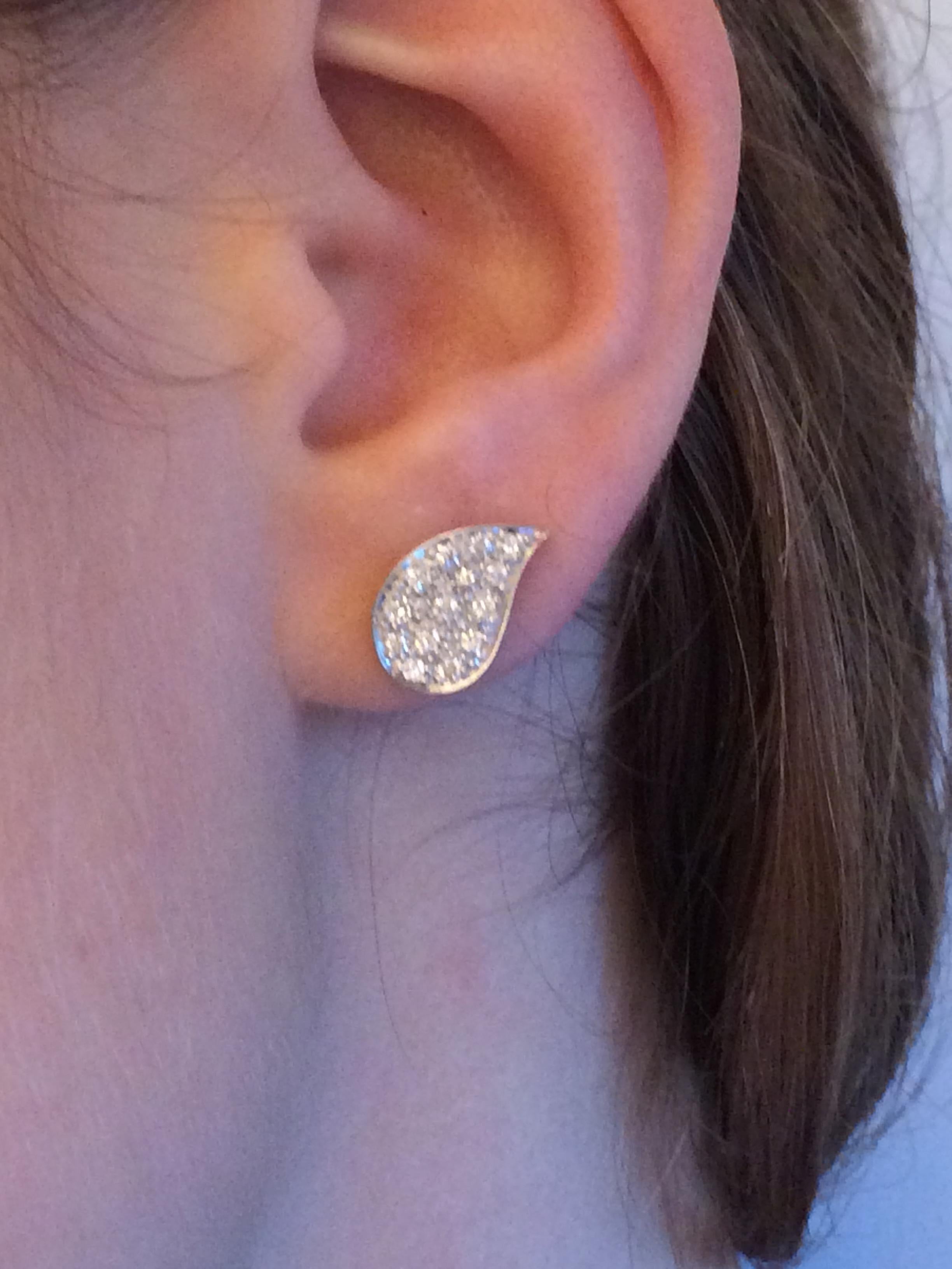 Brilliant Cut 18 Karats Gold 0.30 Carats White Diamonds Stud Modern Earrings For Sale