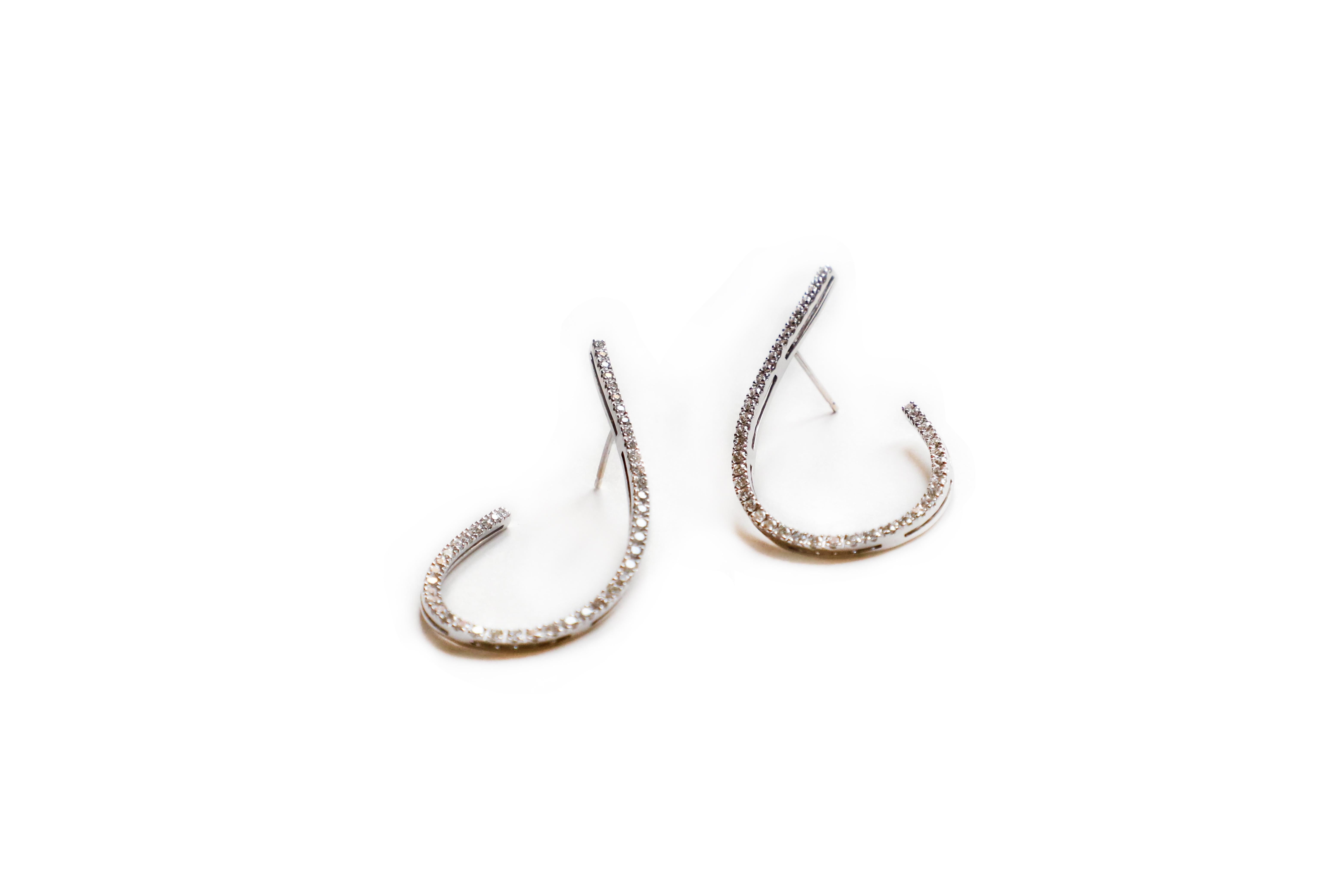  18 Karats Gold 1.02 Karat G Color VS1 White Diamonds Modern Design Earrings For Sale 4