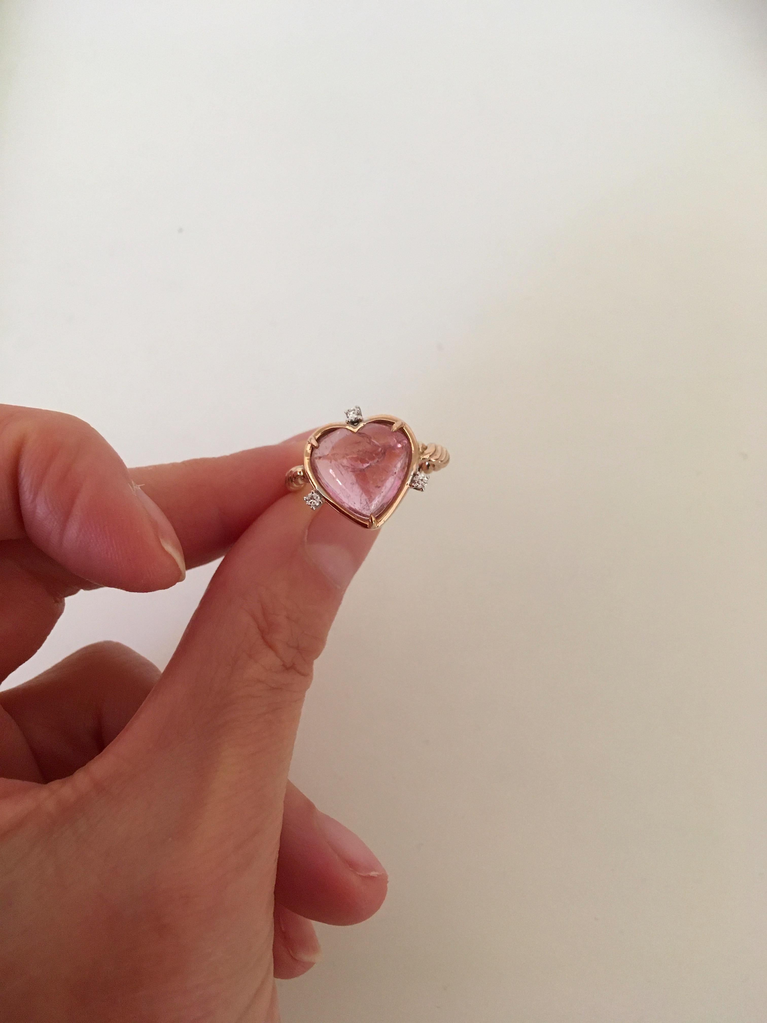 18 Karats Gold 4.8 Karat Heart Shaped Rose Tourmaline White Diamonds Love Ring In New Condition For Sale In Rome, IT