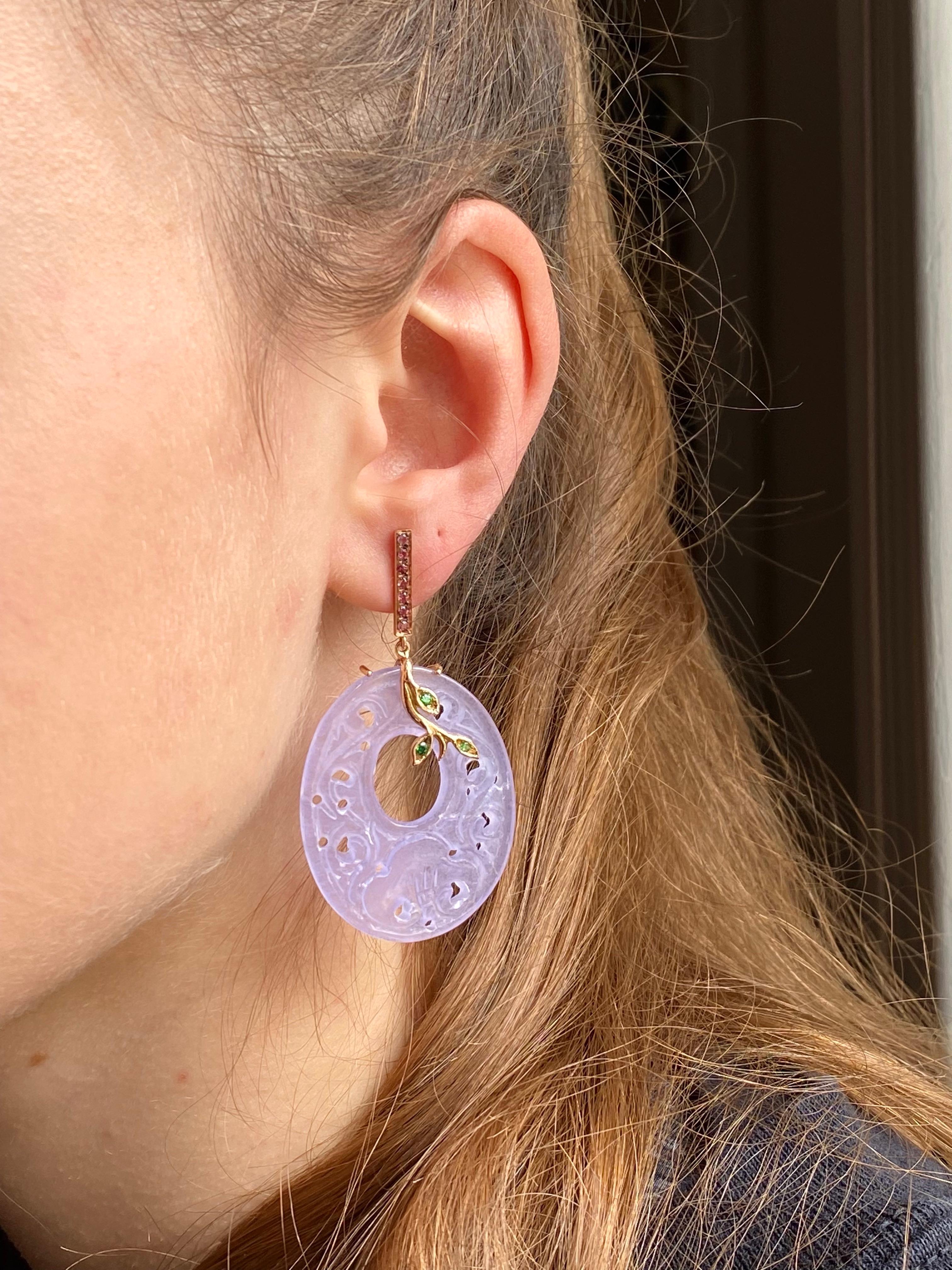 18 Karat Gold Turmalin Tsavorit geschnitzt  Ohrringe mit lilafarbenem Quarzmuster Damen im Angebot