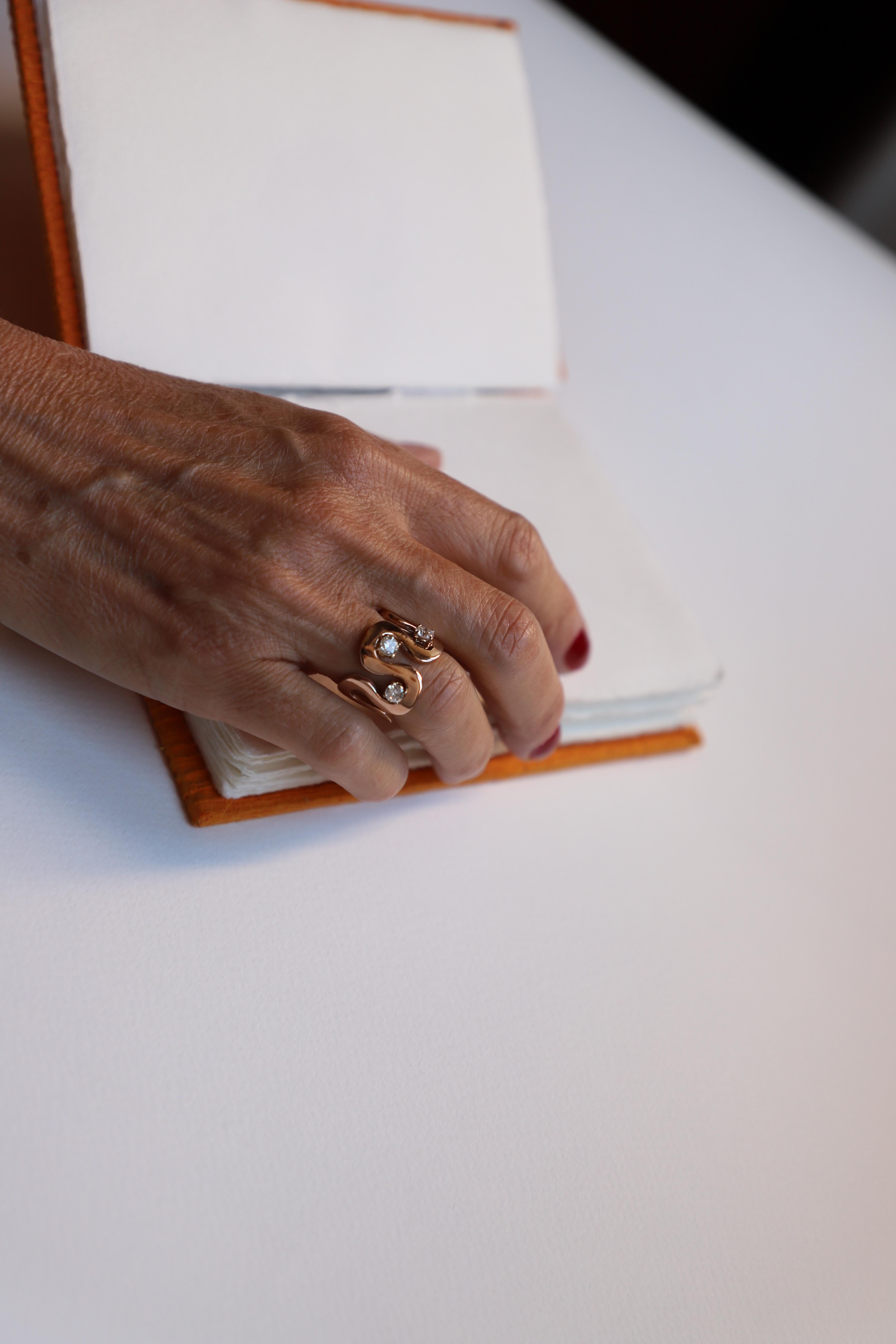 18 Karats Rose Gold Brilliant Cut White Diamonds Unisex Trilogy Design Ring For Sale 6