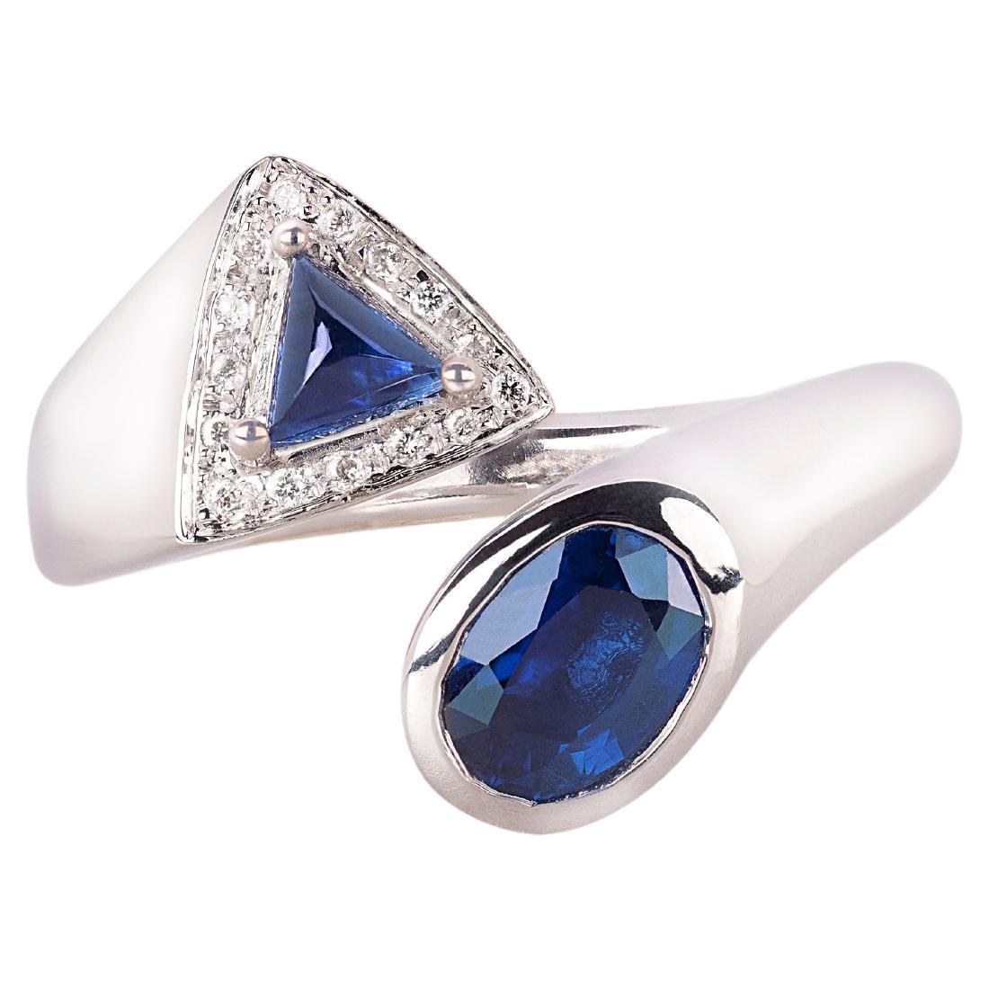 Modern 18 K White Gold 1.20 karats Sapphire 0.075 White Diamonds Design Ring For Sale