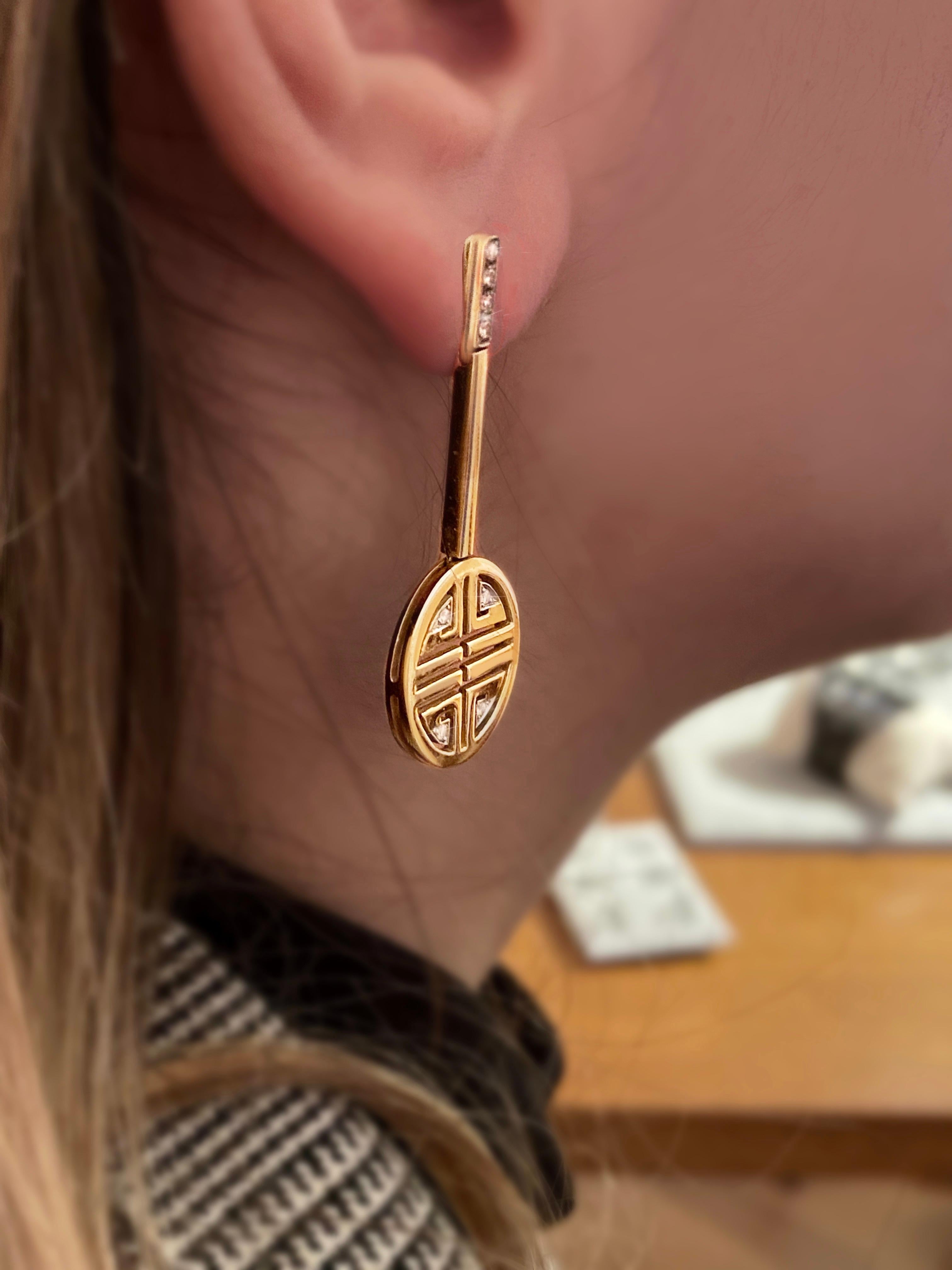 18 Karats Yellow Gold 0.20 Carats White Diamonds Statement Happy Coin Earrings For Sale 3