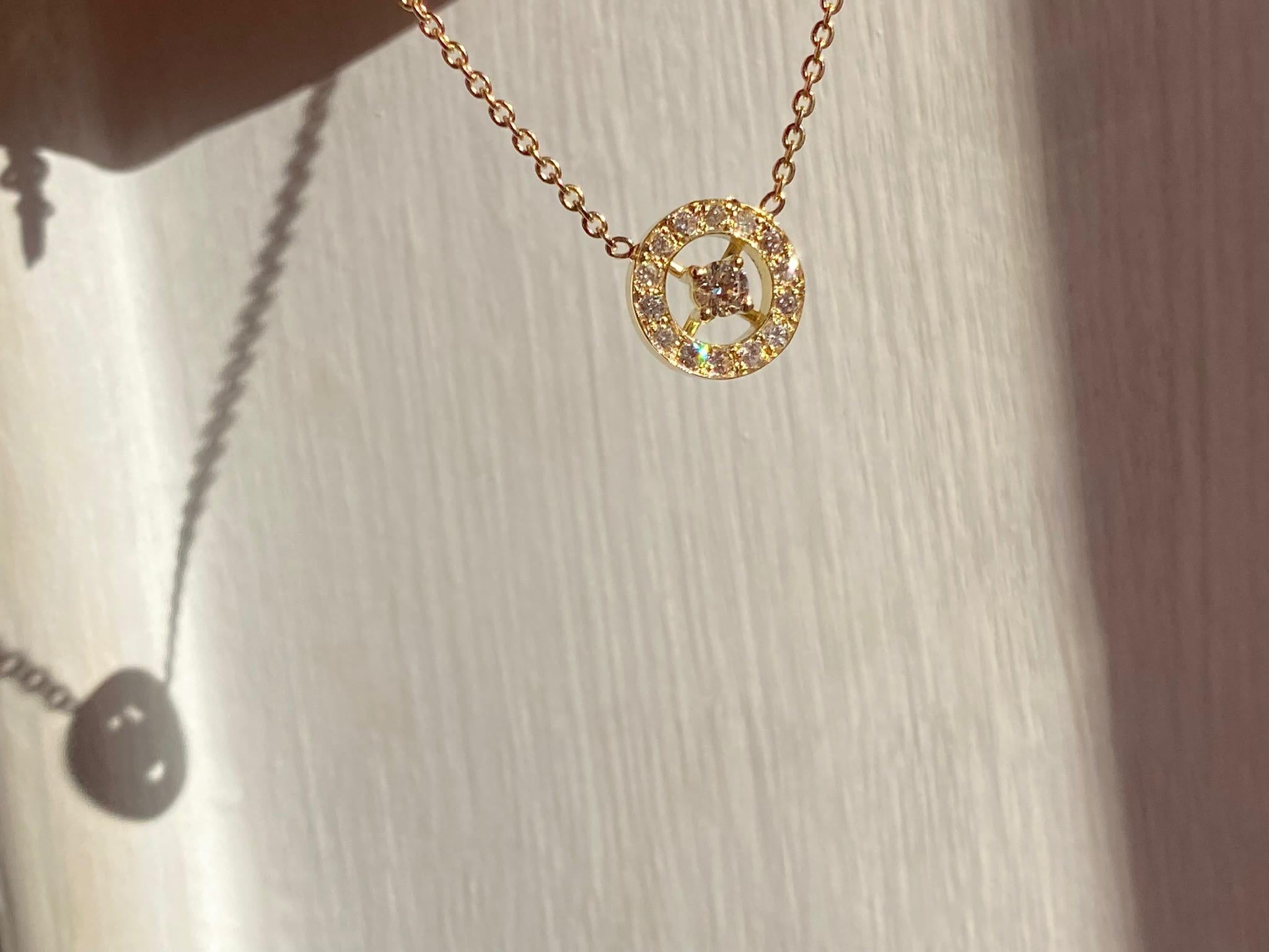 Chaîne collier à pendentif unisexe en or jaune 18 carats et diamants blancs de 0,24 carat en vente 7