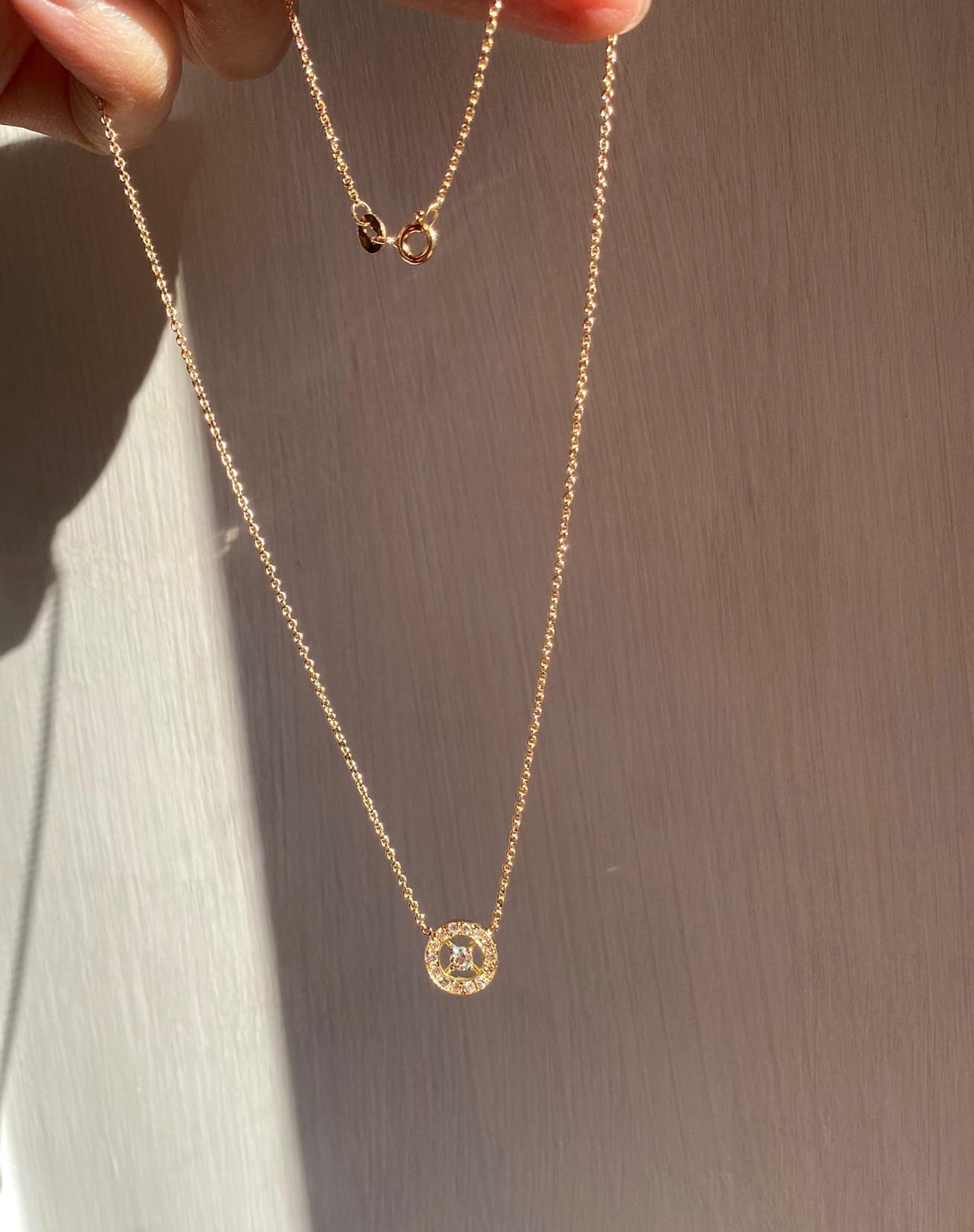 18 Karats Yellow Gold 0.24 Karat White Diamonds Dainty Pendant Chain Necklace In New Condition For Sale In Rome, IT