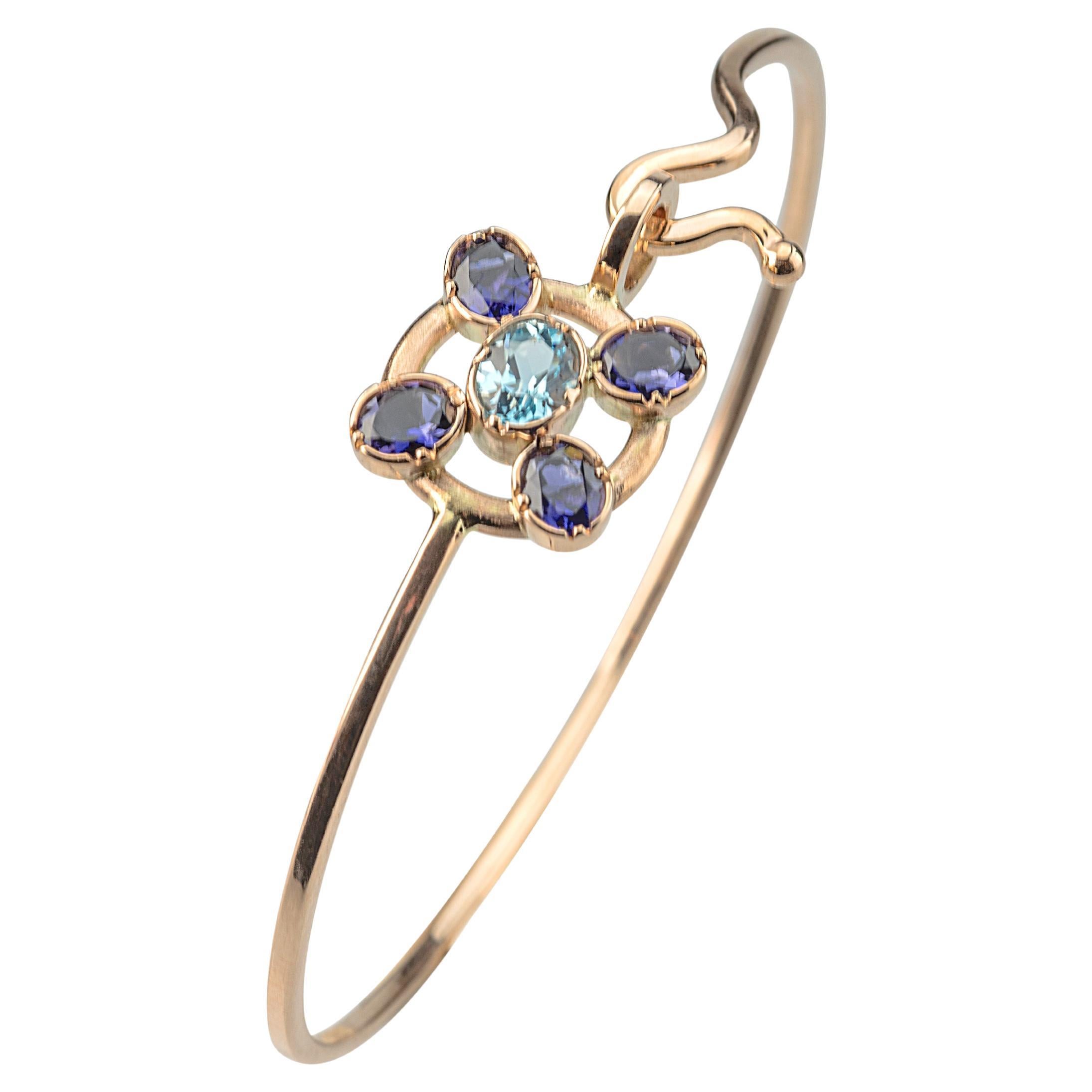 18 Karats Yellow Gold Aquamarine Sapphire Bangle Modern Flower Design Bracelet For Sale