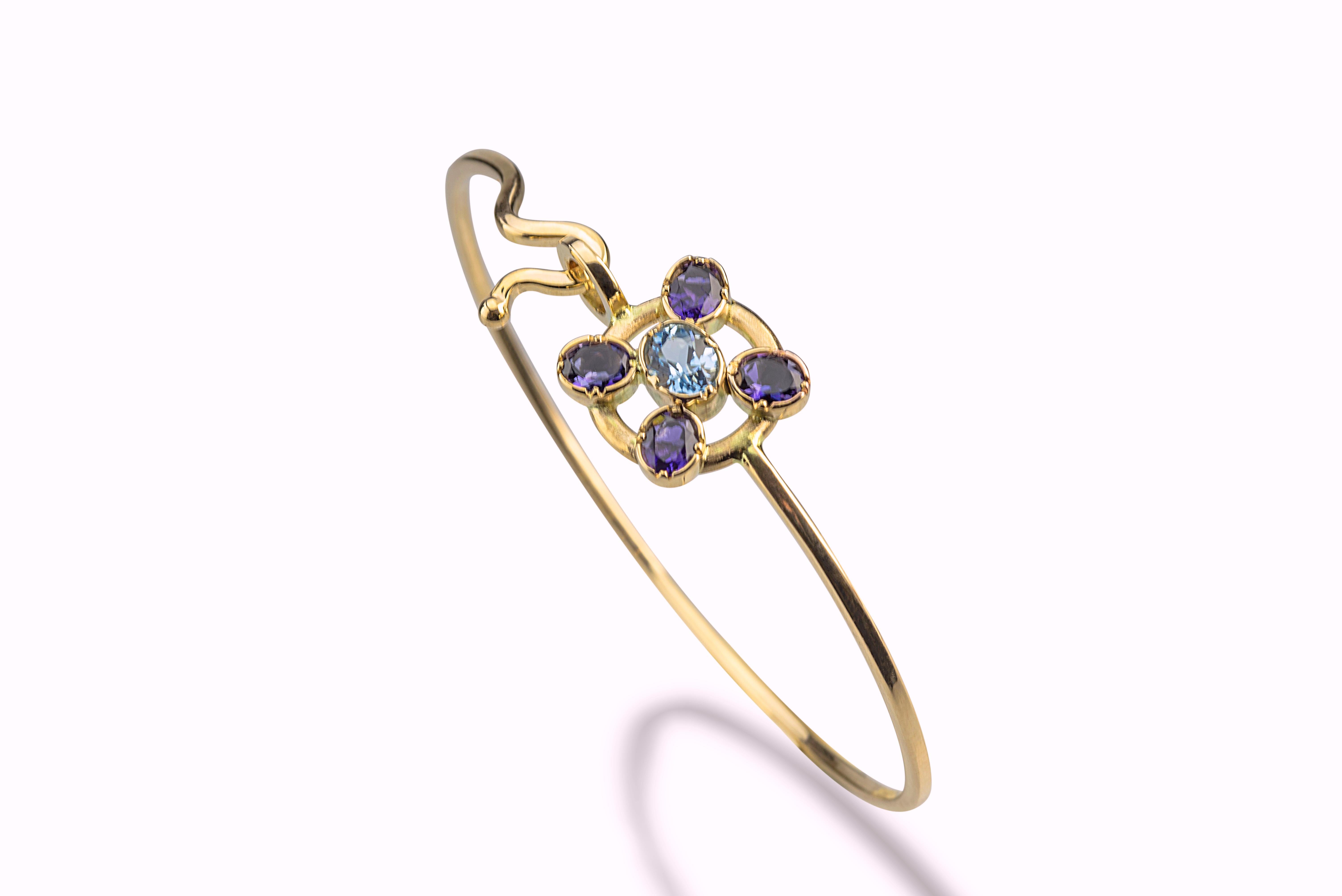 Art Deco 18 Karats Rose Gold Aquamarine Blue Sapphires Bangle Modern Design Bracelet For Sale