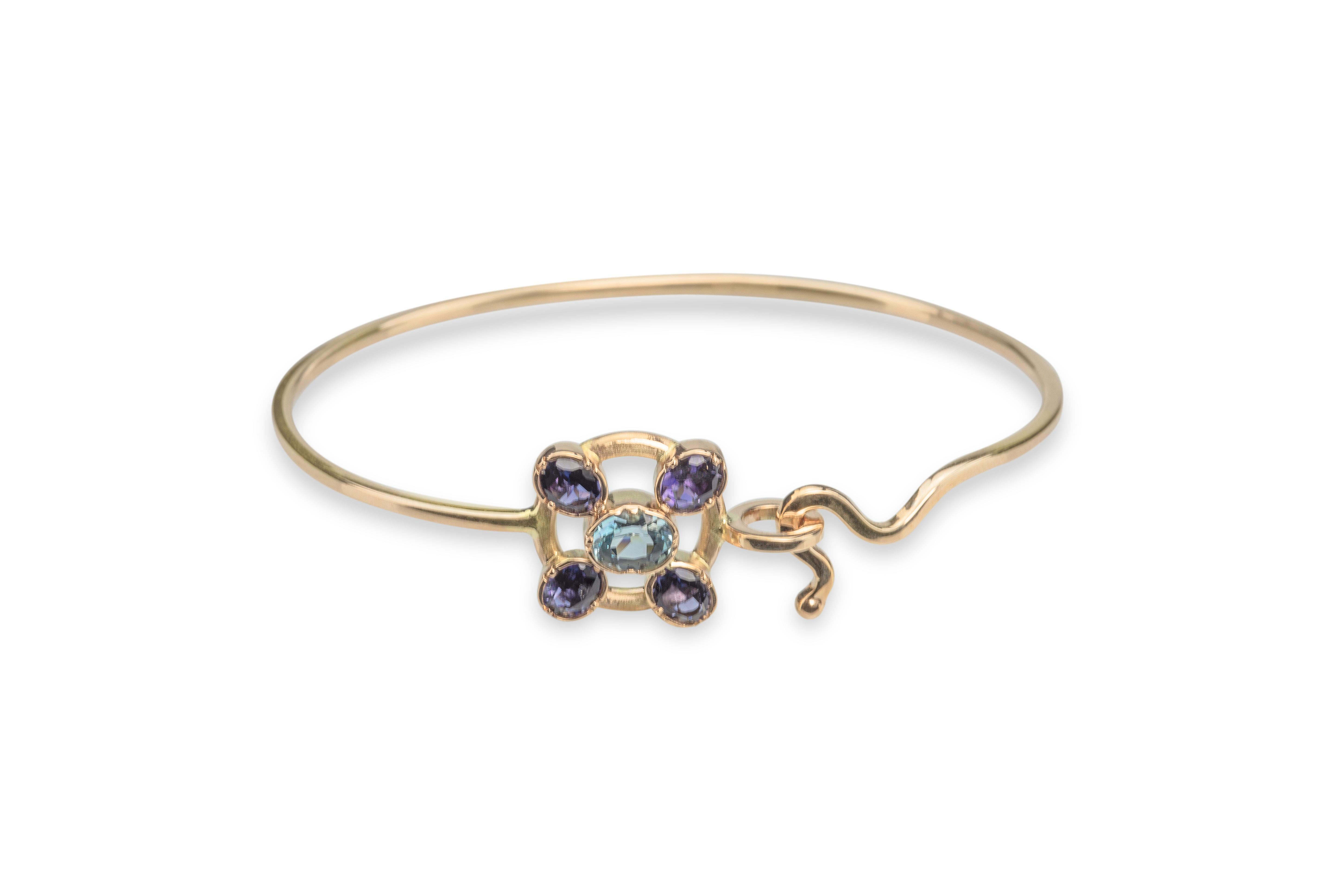 18 Karats Rose Gold Aquamarine Blue Sapphires Bangle Modern Design Bracelet For Sale 2