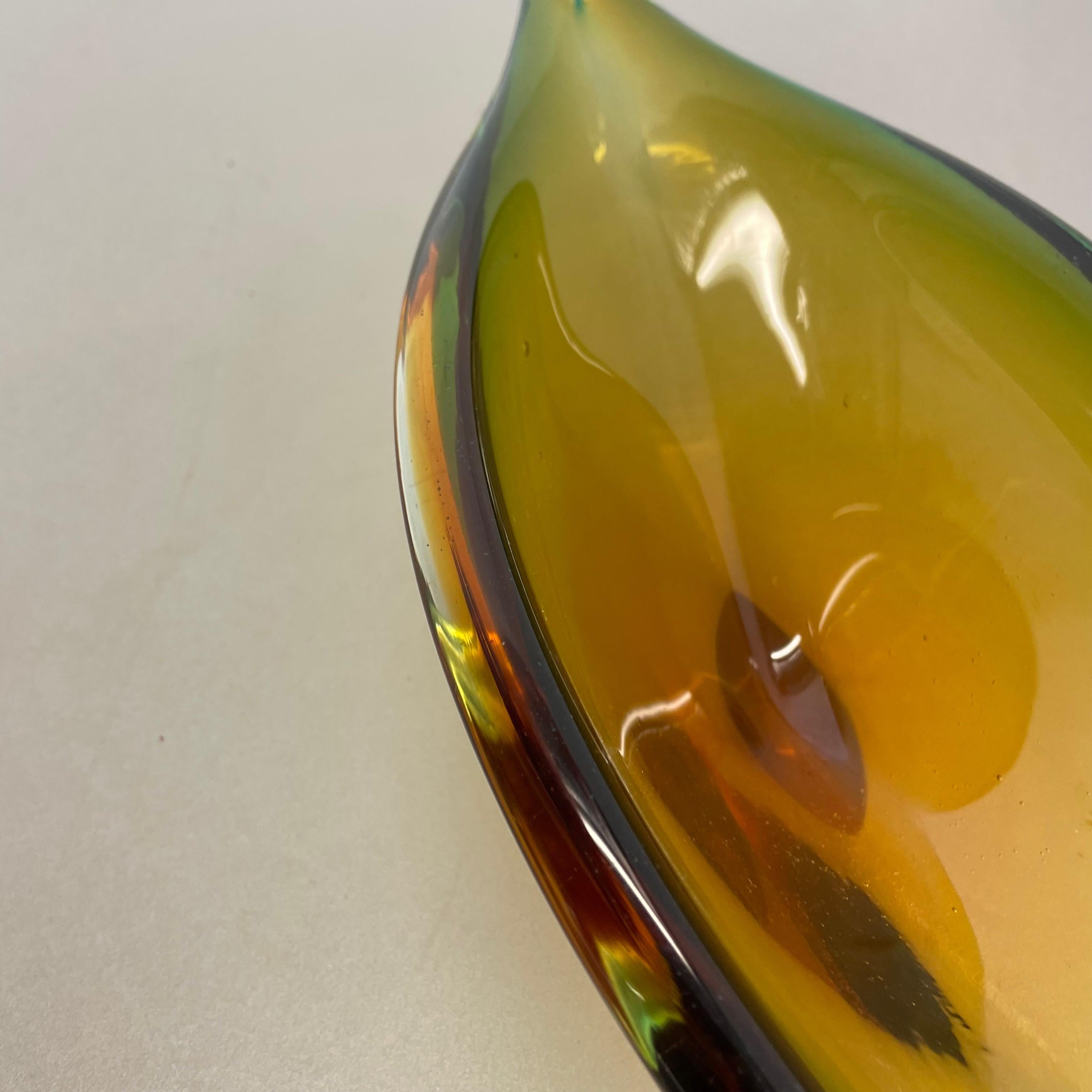 1, 8 Kg Glass Bowl Shell Centerpiece by Flavio Poli Attrib., Murano, Italy, 1970s For Sale 9