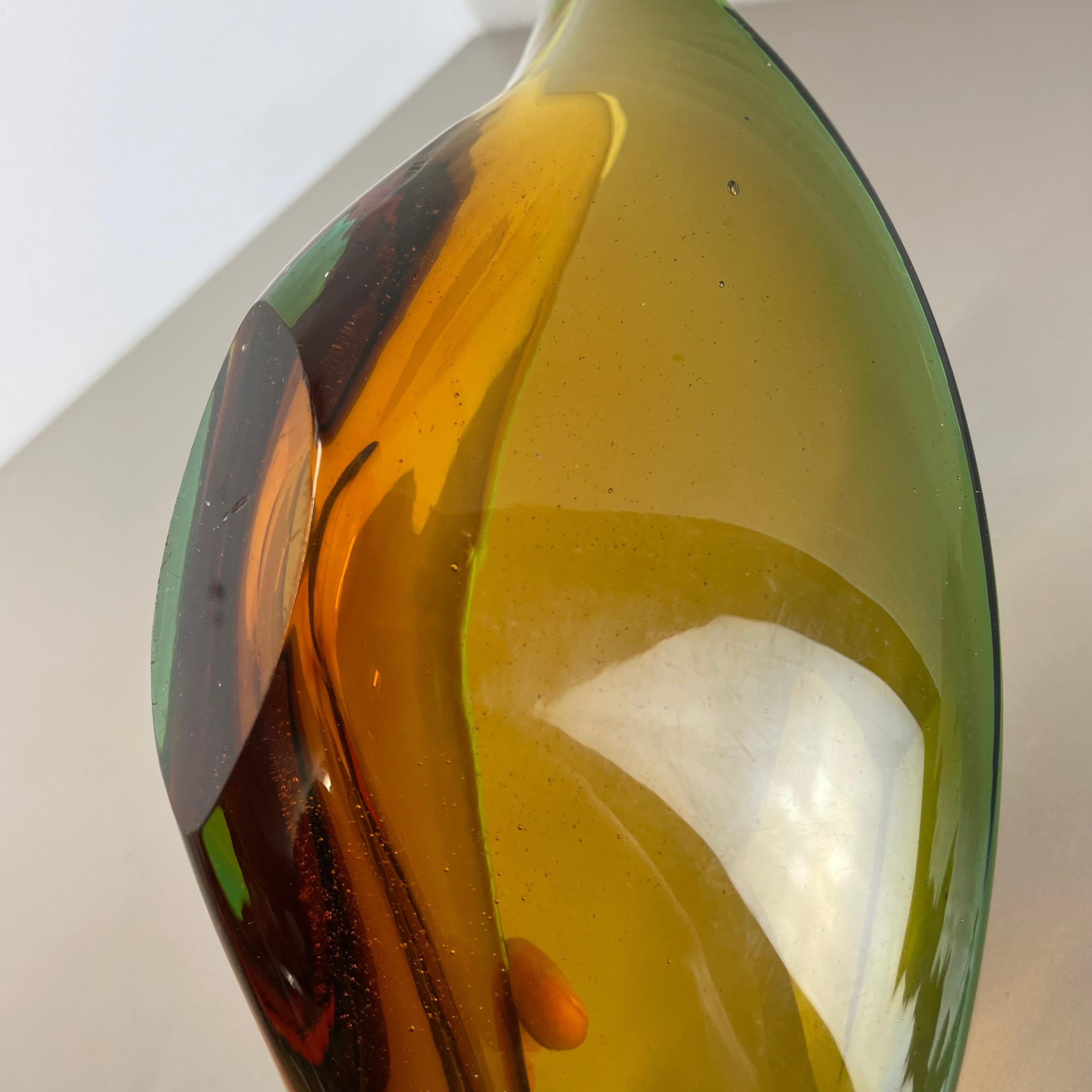 1, 8 Kg Glass Bowl Shell Centerpiece by Flavio Poli Attrib., Murano, Italy, 1970s For Sale 11