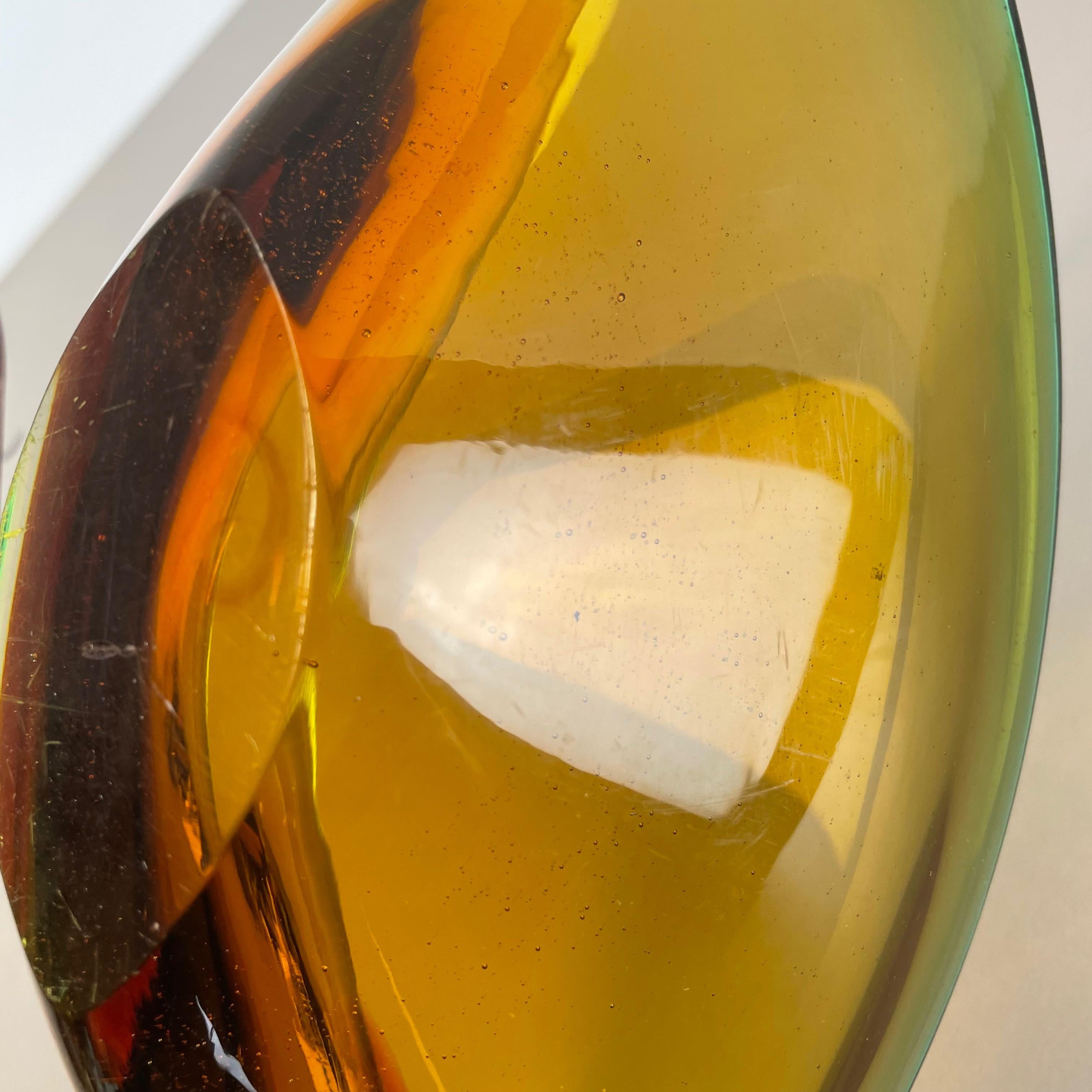 1, 8 Kg Glass Bowl Shell Centerpiece by Flavio Poli Attrib., Murano, Italy, 1970s For Sale 12