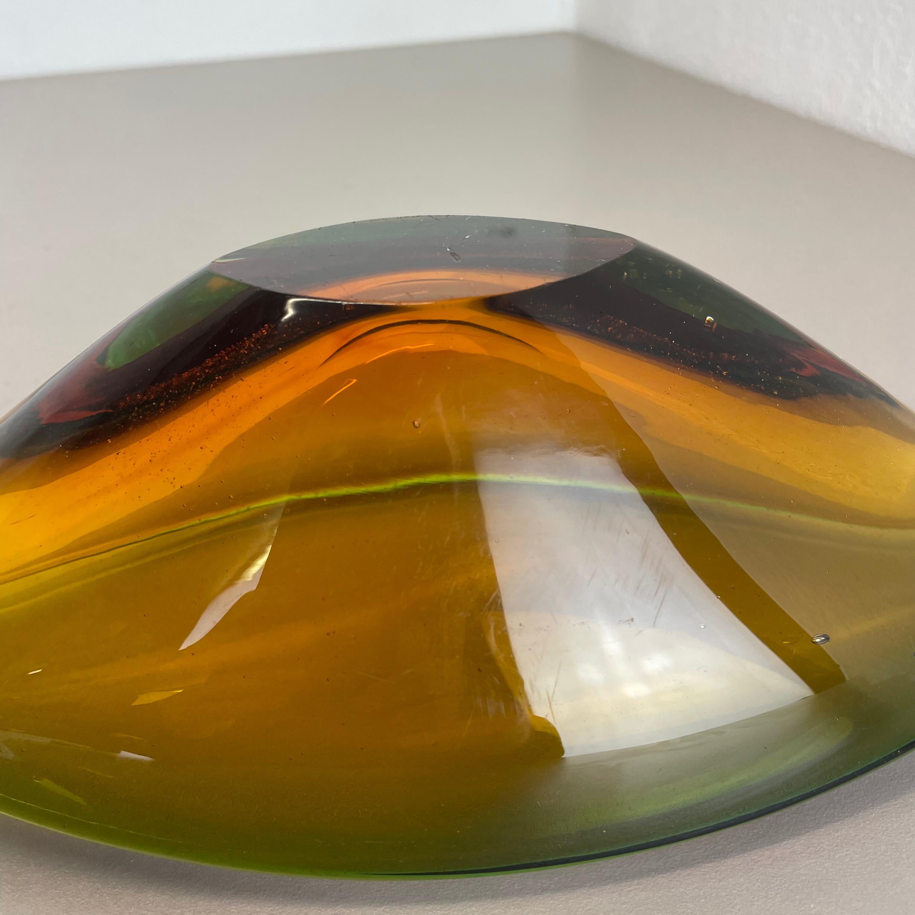 1, 8 Kg Glass Bowl Shell Centerpiece by Flavio Poli Attrib., Murano, Italy, 1970s For Sale 13