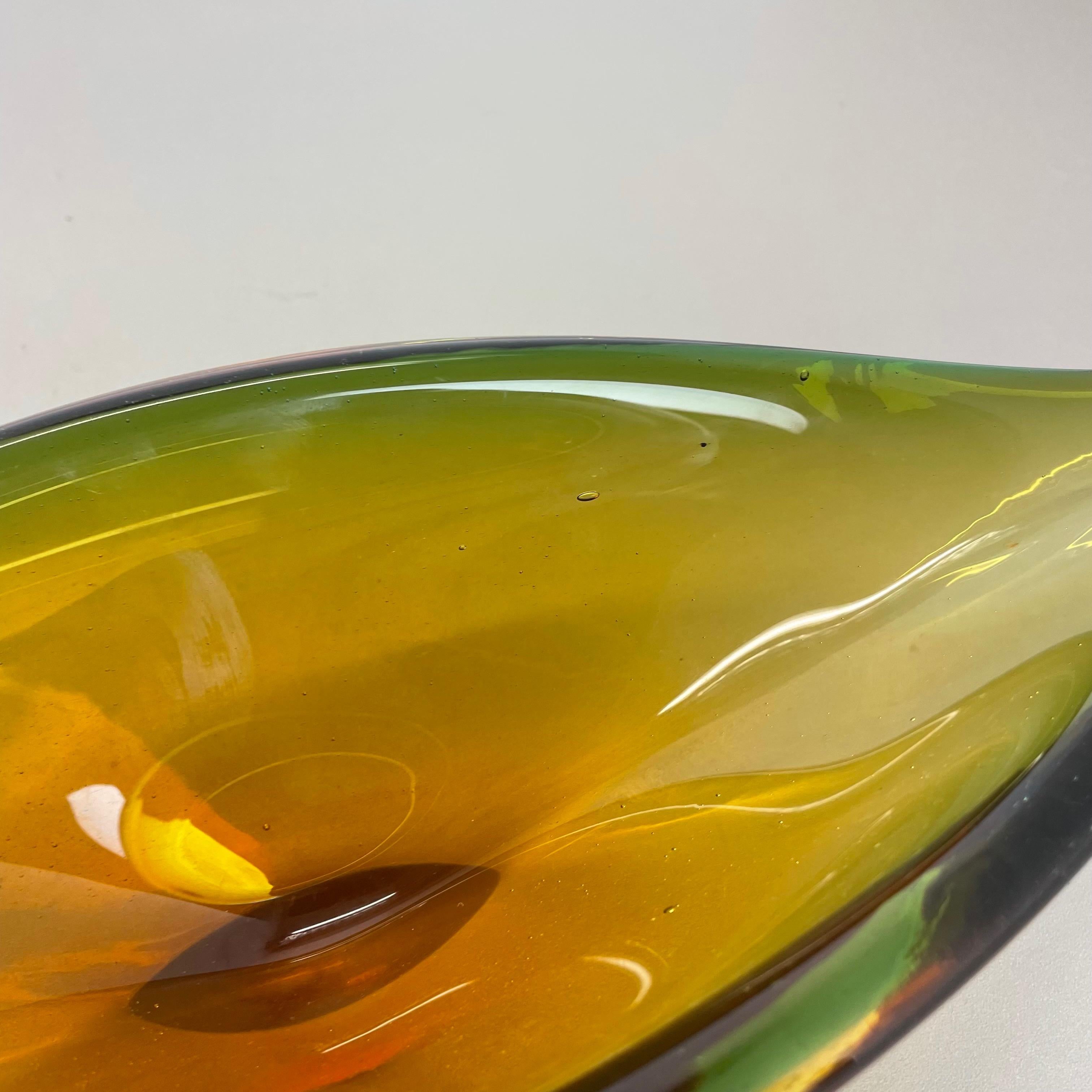Murano Glass 1, 8 Kg Glass Bowl Shell Centerpiece by Flavio Poli Attrib., Murano, Italy, 1970s For Sale