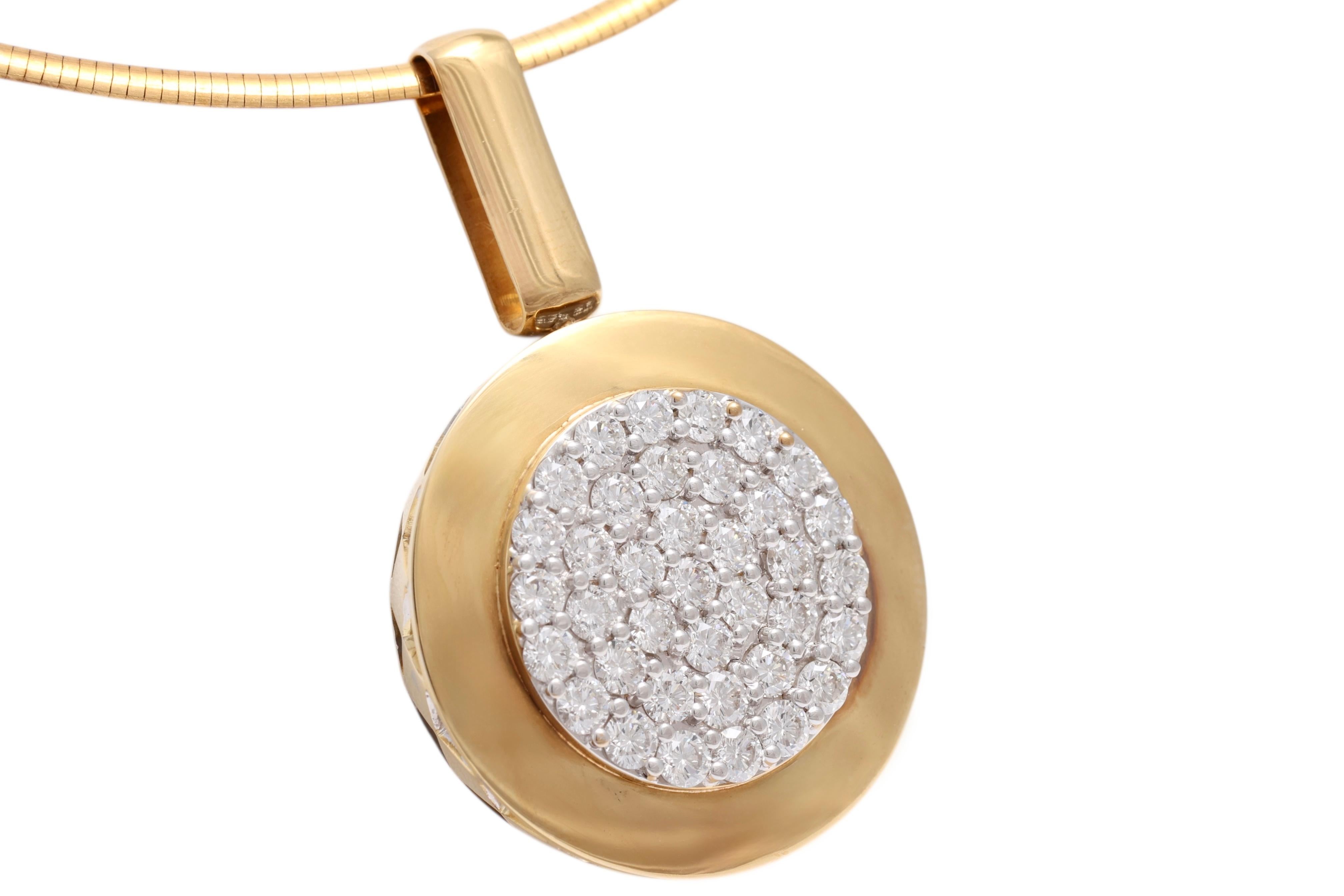 18 Kt 3.63 Ct. Diamant-Anhänger / Aufhänger / Halskette

Gesamtgewicht: 30,1 Gramm

Diamanten : Höchste Qualität, natürlich abgebaut  Diamanten im Brillantschliff  3,63 ct,  Farbe E/F, Lupe sauber/VVS

Größe: 30 x 46,7 mm

Gestempelt und geprüft auf