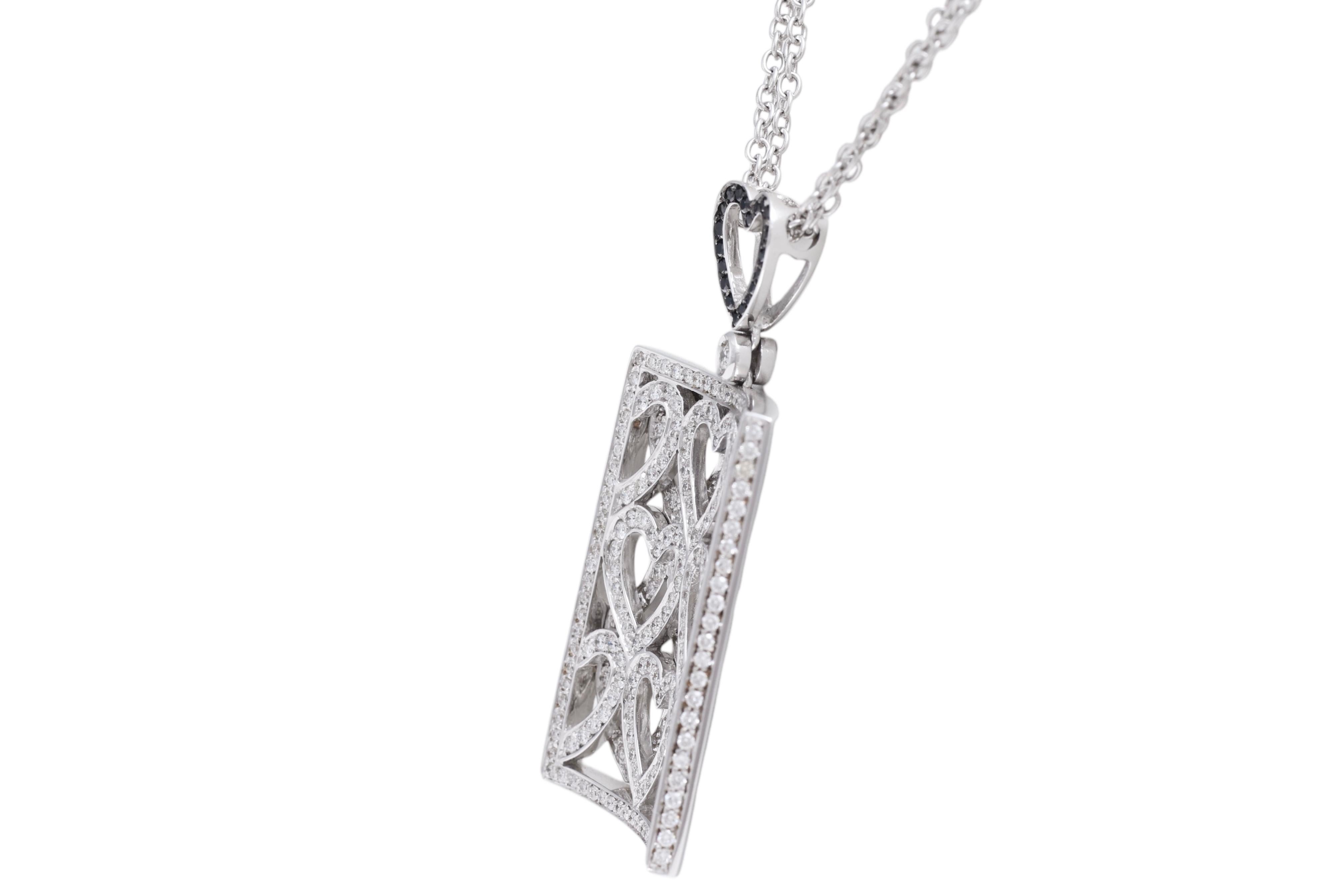 Moderno Ciondolo 3D 18 Kt / Collana a forma di cuore con diamante incastonato in vendita