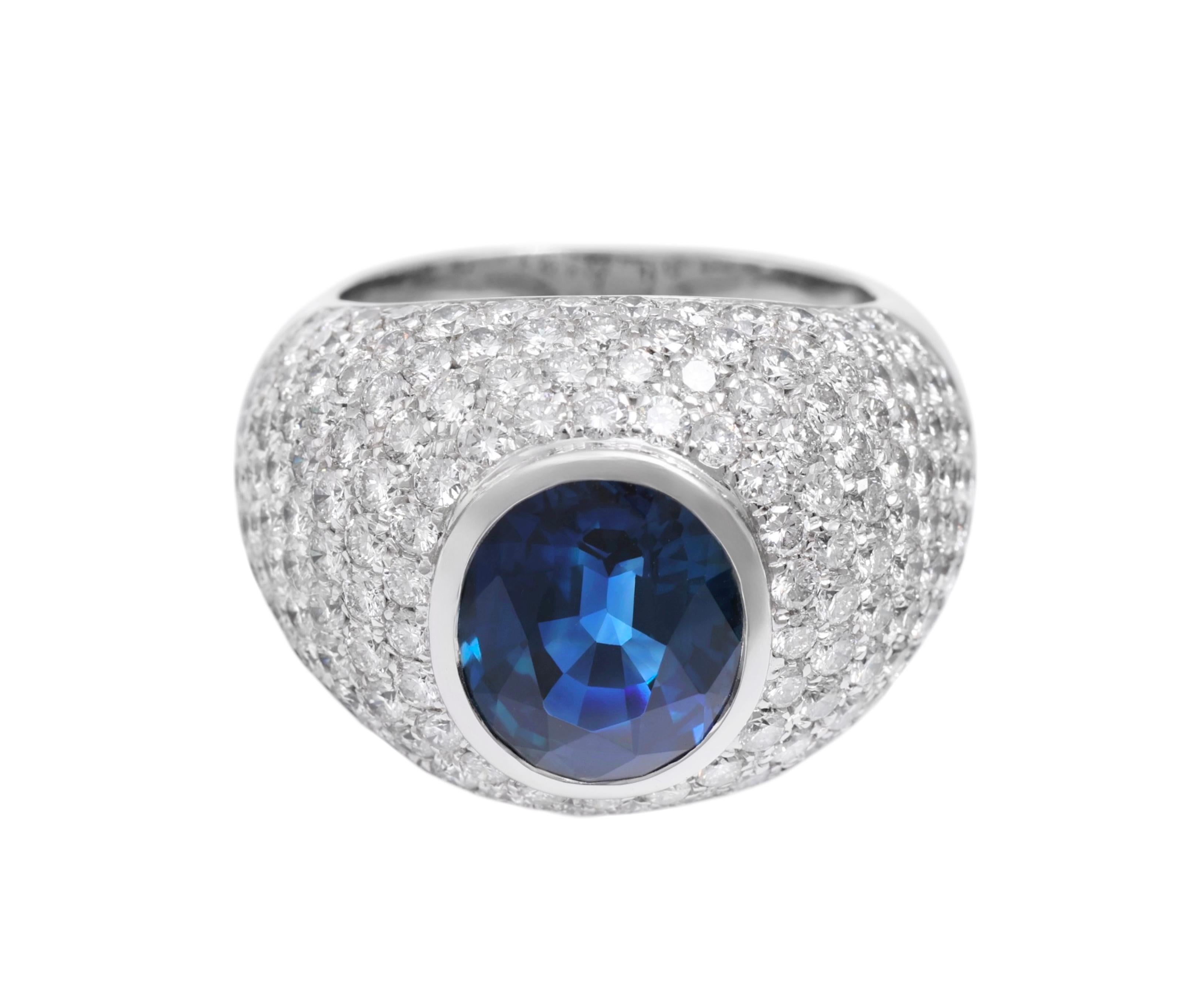 18 Kt 4.9 Ct Intensiver Blauer Saphir & Voller Pavé Diamant Ring , Einzigartiges Design für Damen oder Herren im Angebot