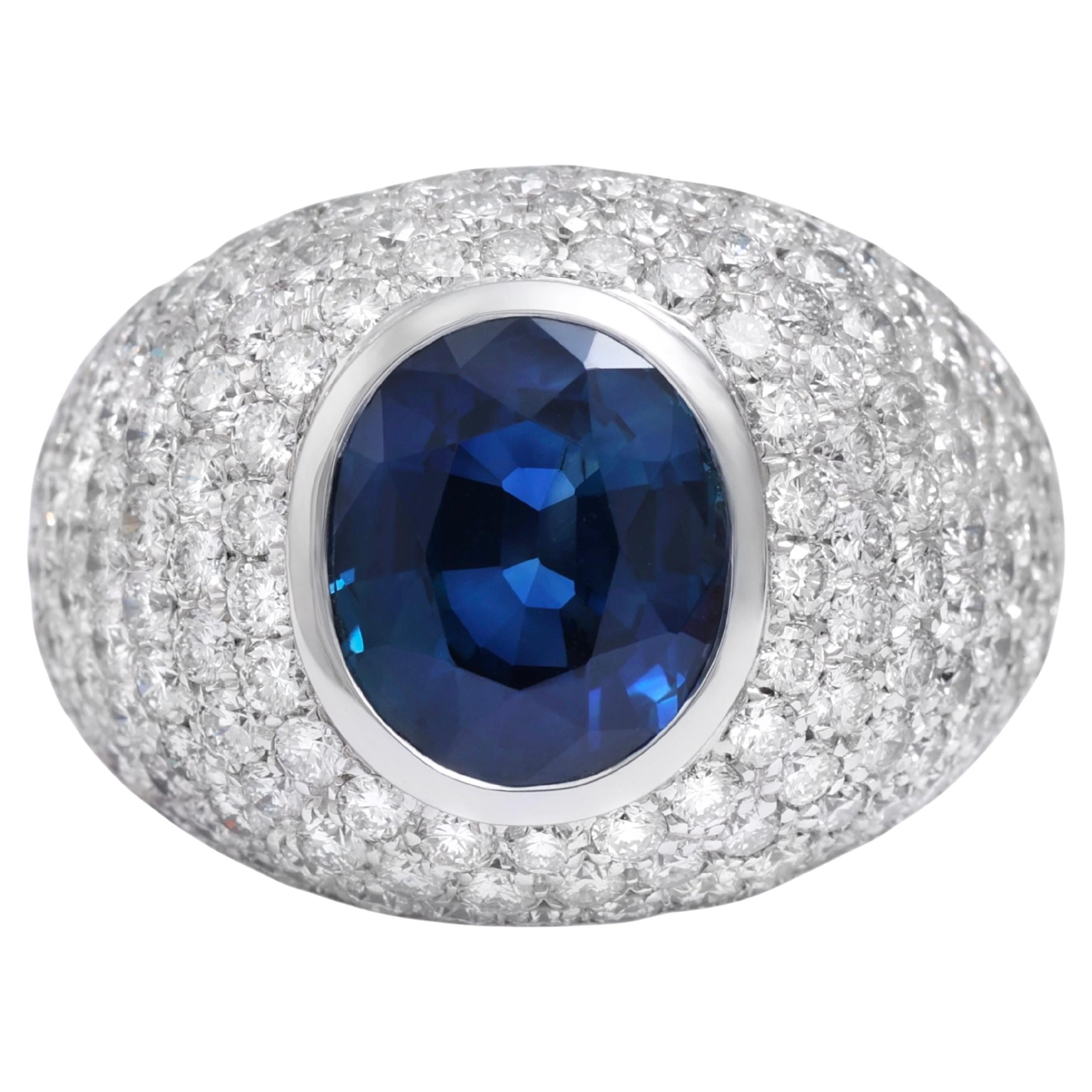 18 Kt 4.9 Ct Intensiver Blauer Saphir & Voller Pavé Diamant Ring , Einzigartiges Design im Angebot