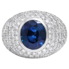 18 Kt 4.9 Ct Zafiro Azul Intenso & Anillo de Diamantes Pavé Completo , Diseño Único